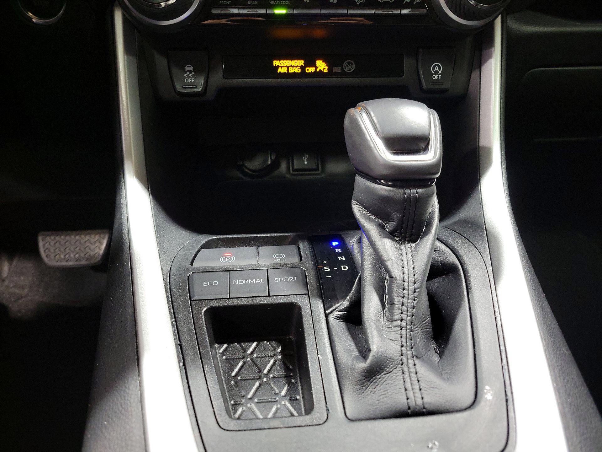 Thumbnail: 2020 Toyota RAV4 - 17