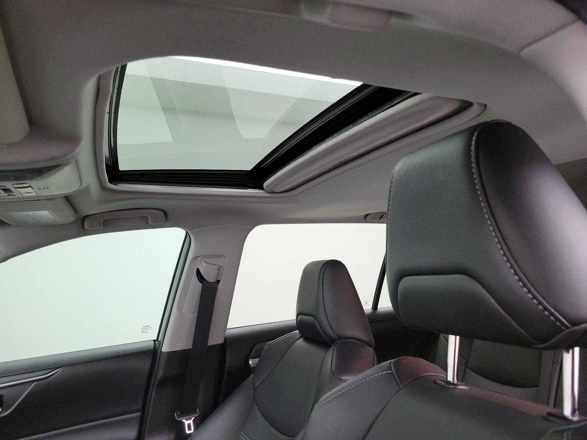 Thumbnail: 2020 Toyota RAV4 - 18