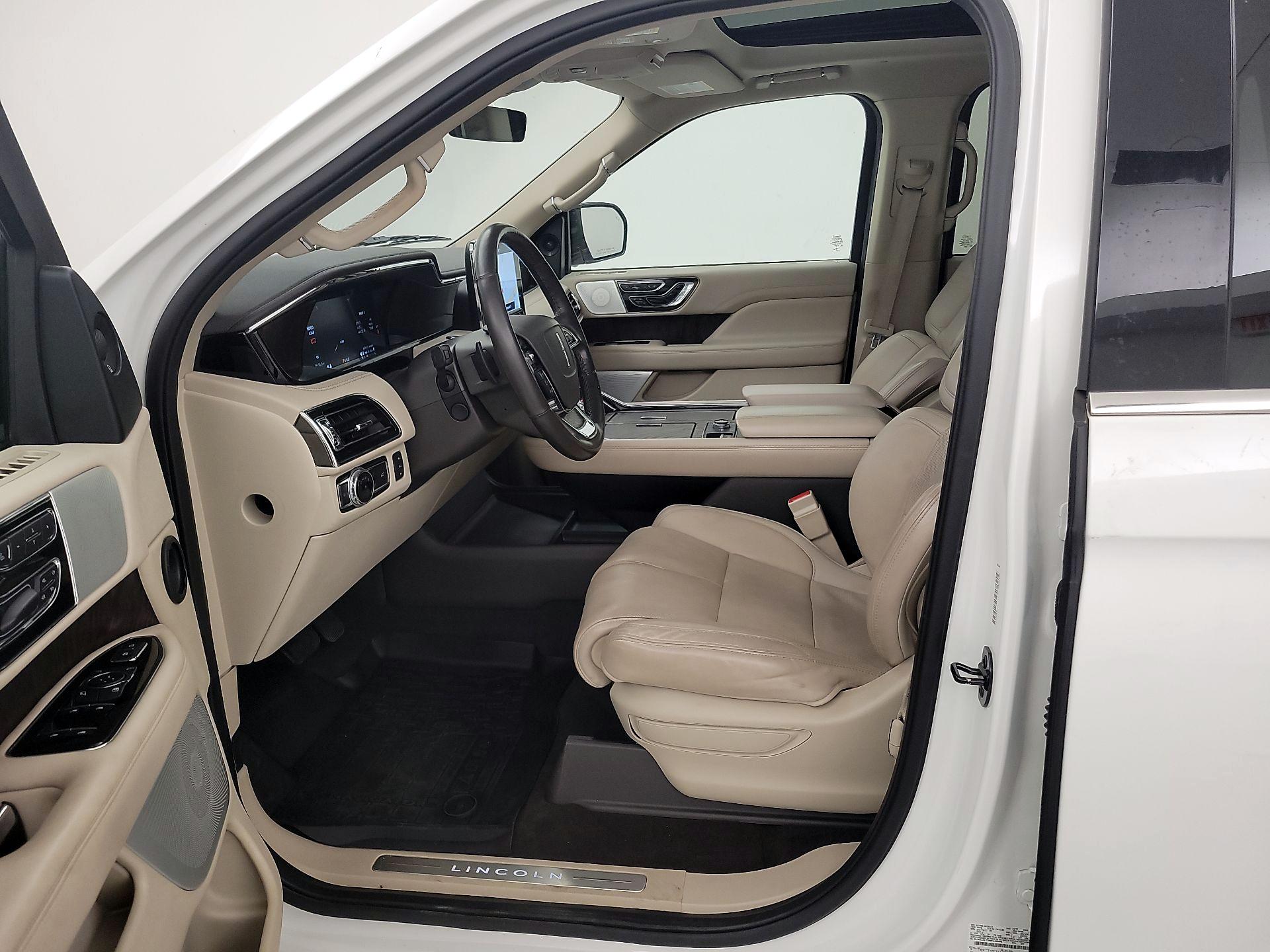 Thumbnail: 2021 Lincoln Navigator - 11