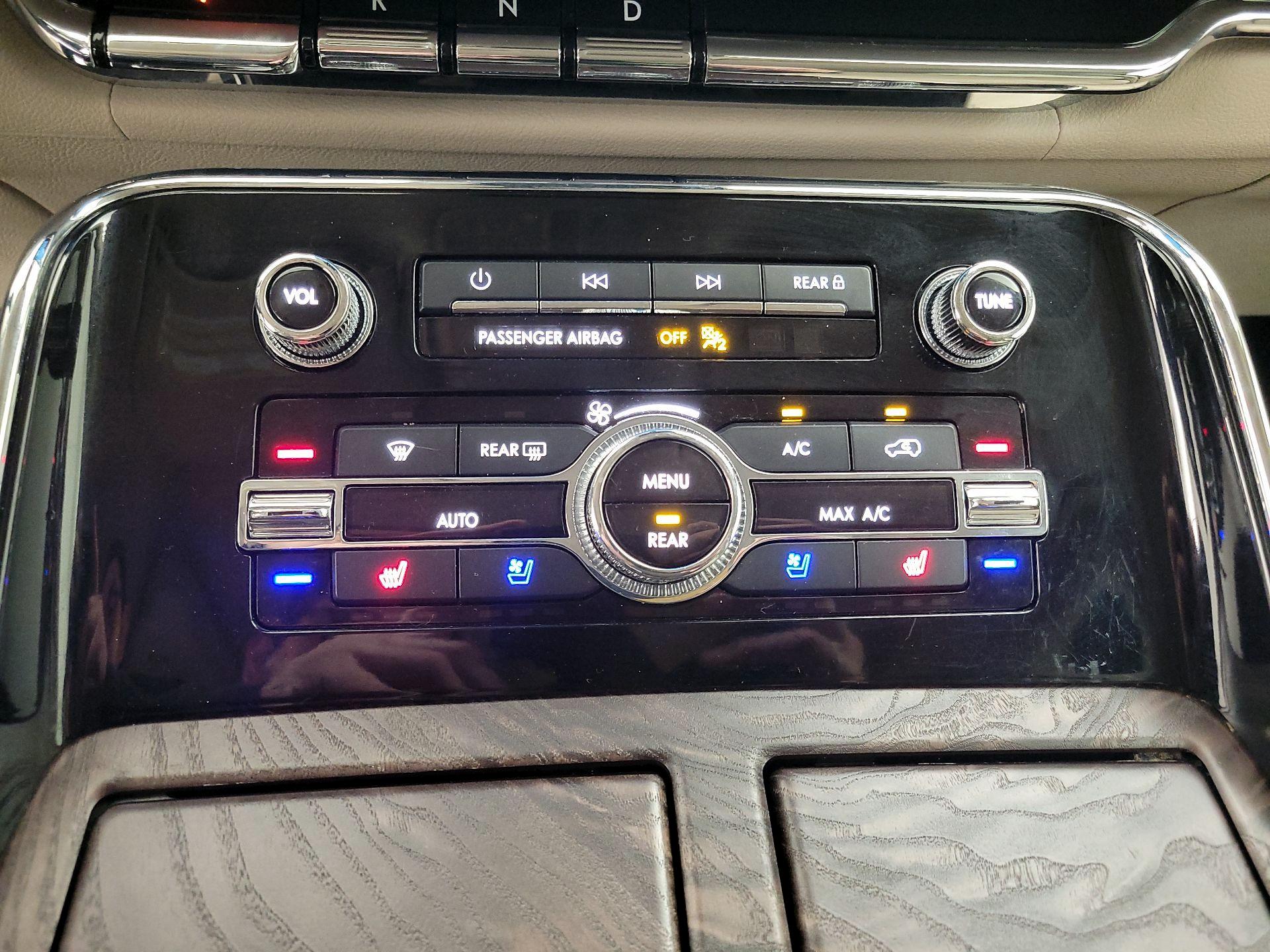 Thumbnail: 2021 Lincoln Navigator - 17