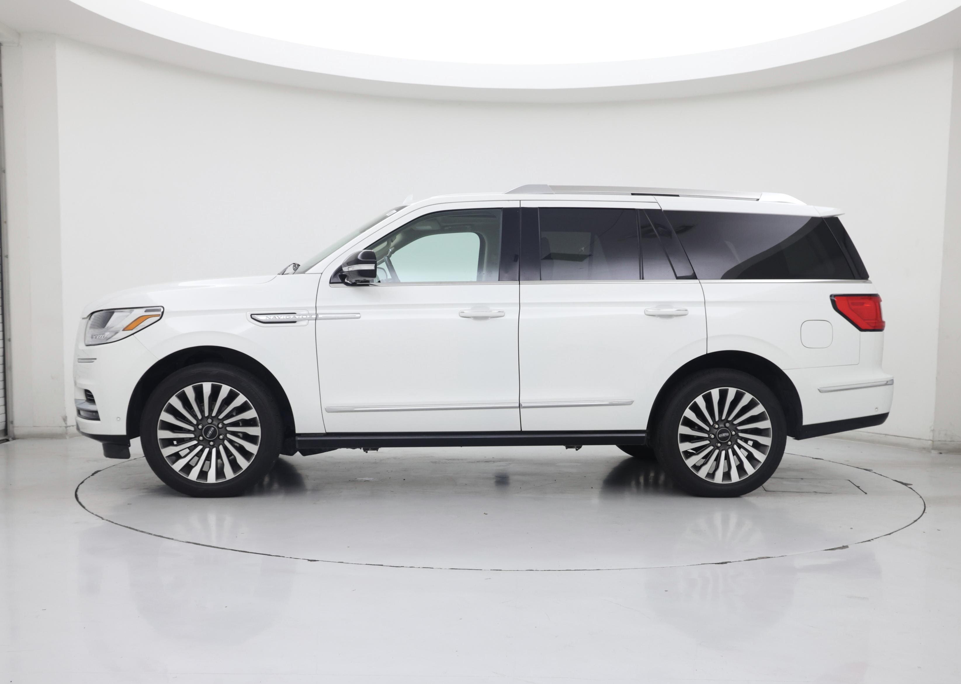 Thumbnail: 2021 Lincoln Navigator - 3