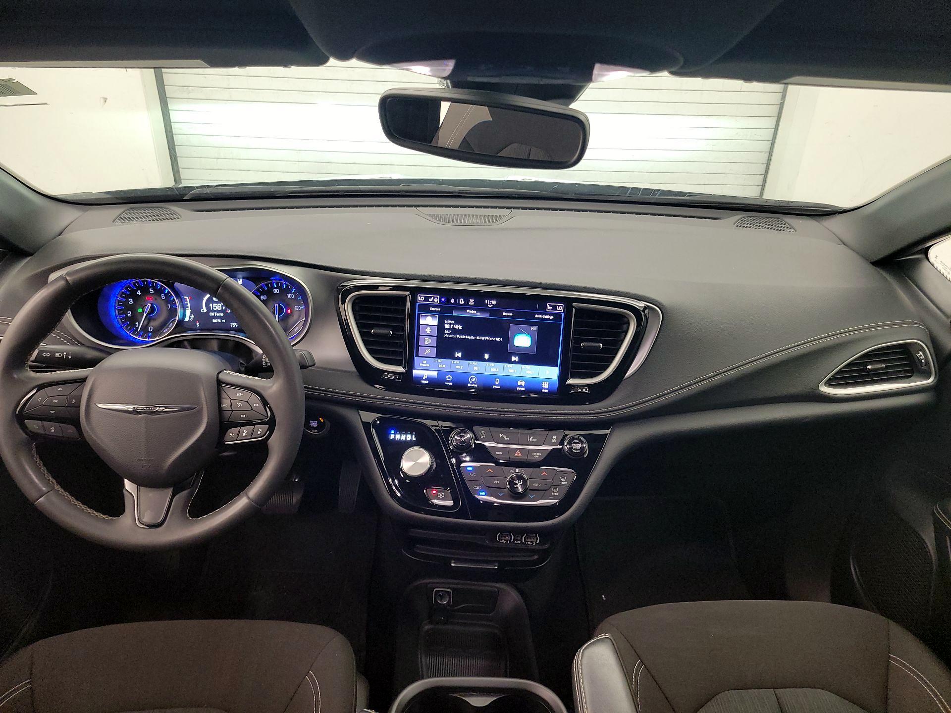 Thumbnail: 2023 Chrysler Pacifica - 9