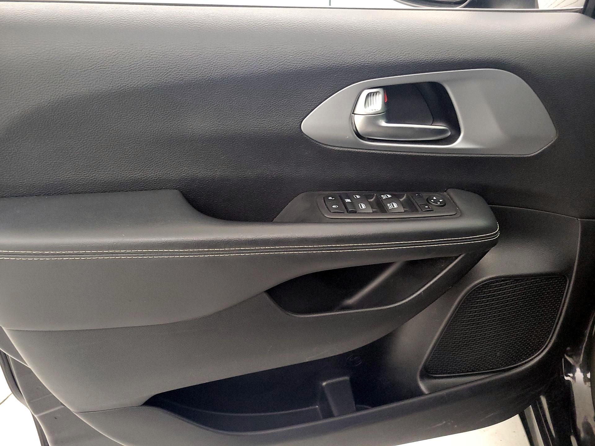 Thumbnail: 2023 Chrysler Pacifica - 12