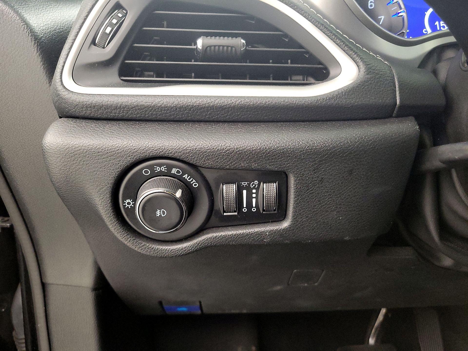 Thumbnail: 2023 Chrysler Pacifica - 13