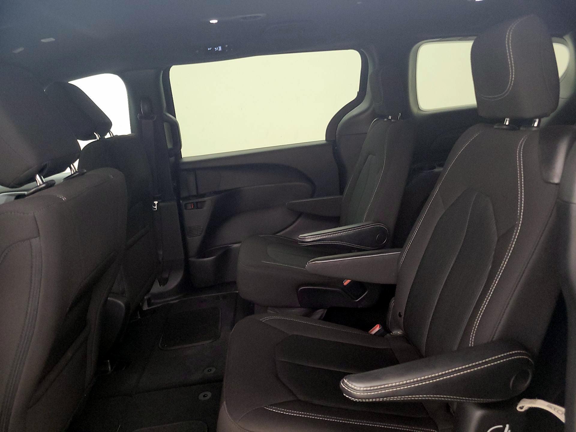 Thumbnail: 2023 Chrysler Pacifica - 19