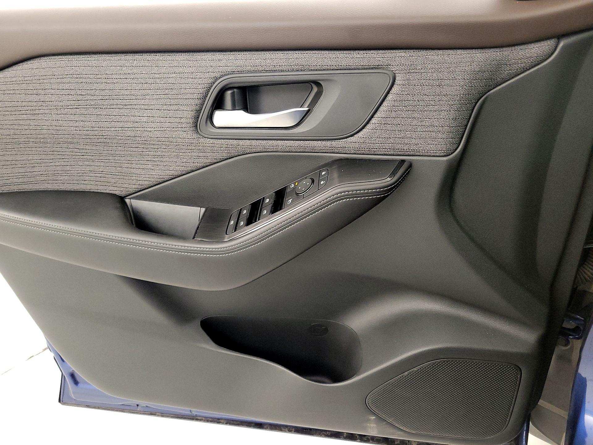 Thumbnail: 2022 Nissan Rogue - 12