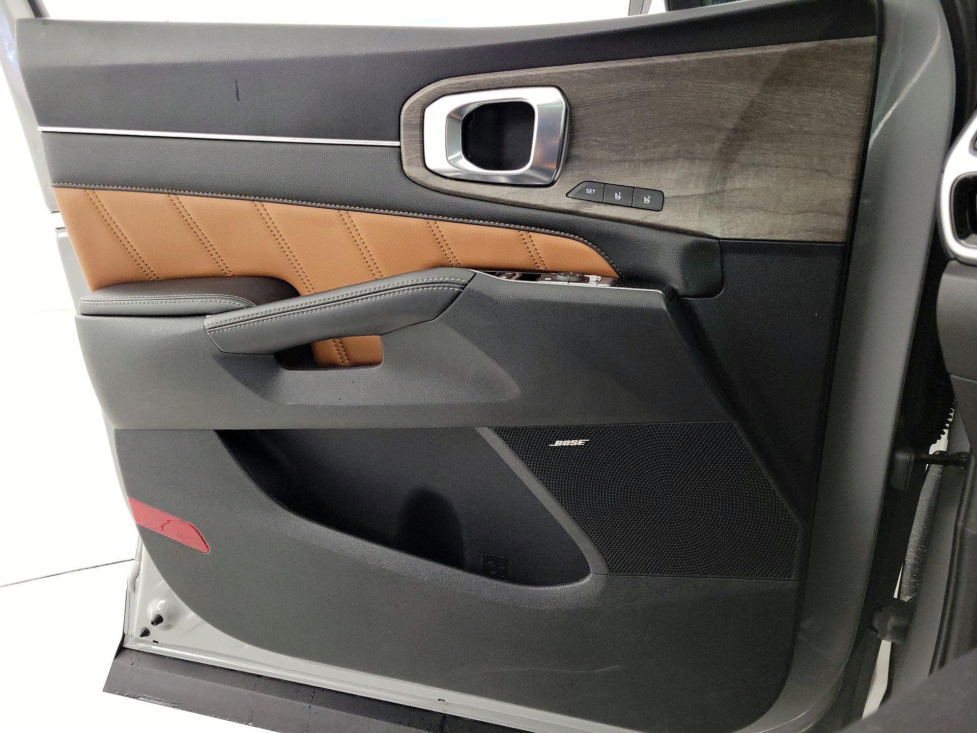 Thumbnail: 2023 Kia Sorento - 12