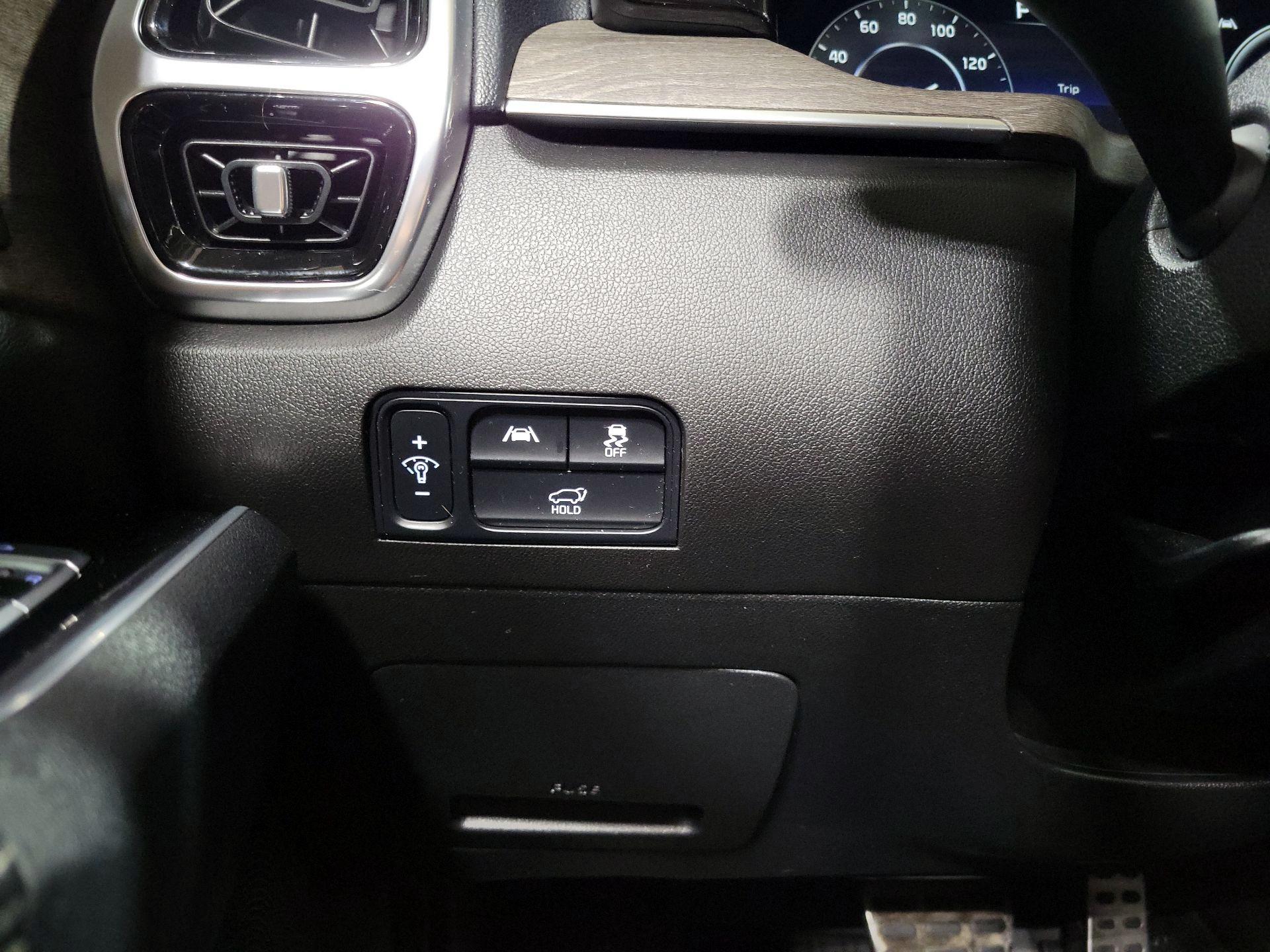 Thumbnail: 2023 Kia Sorento - 13