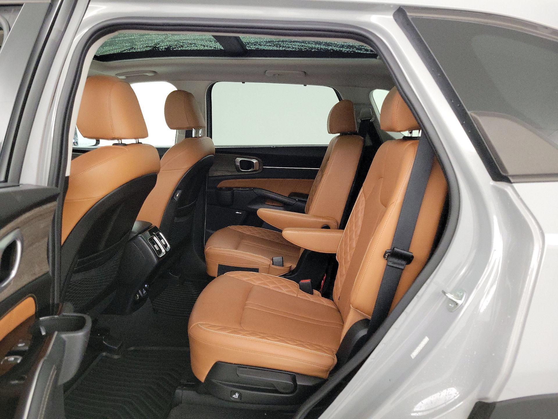 Thumbnail: 2023 Kia Sorento - 19