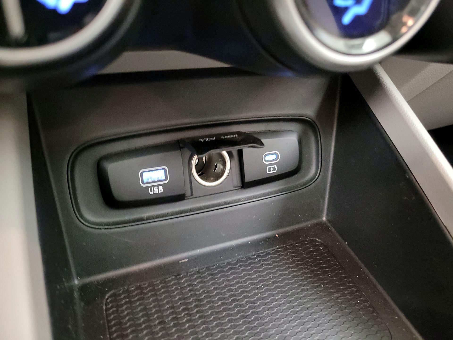 Thumbnail: 2023 Hyundai Venue - 18