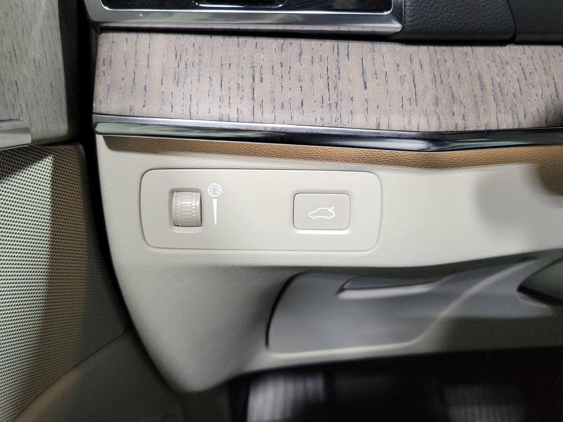 Thumbnail: 2022 Volvo XC90 - 13