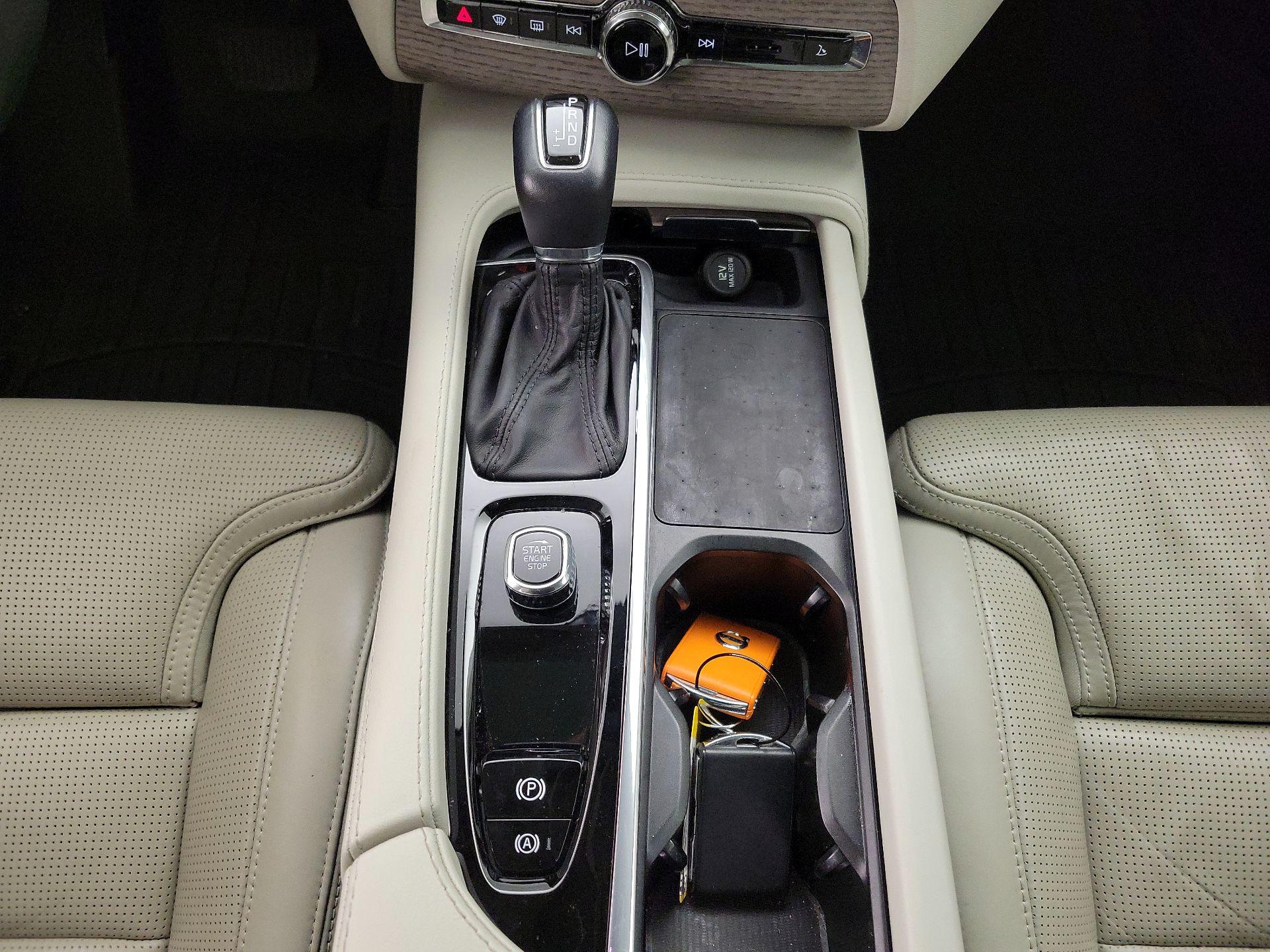 Thumbnail: 2022 Volvo XC90 - 18