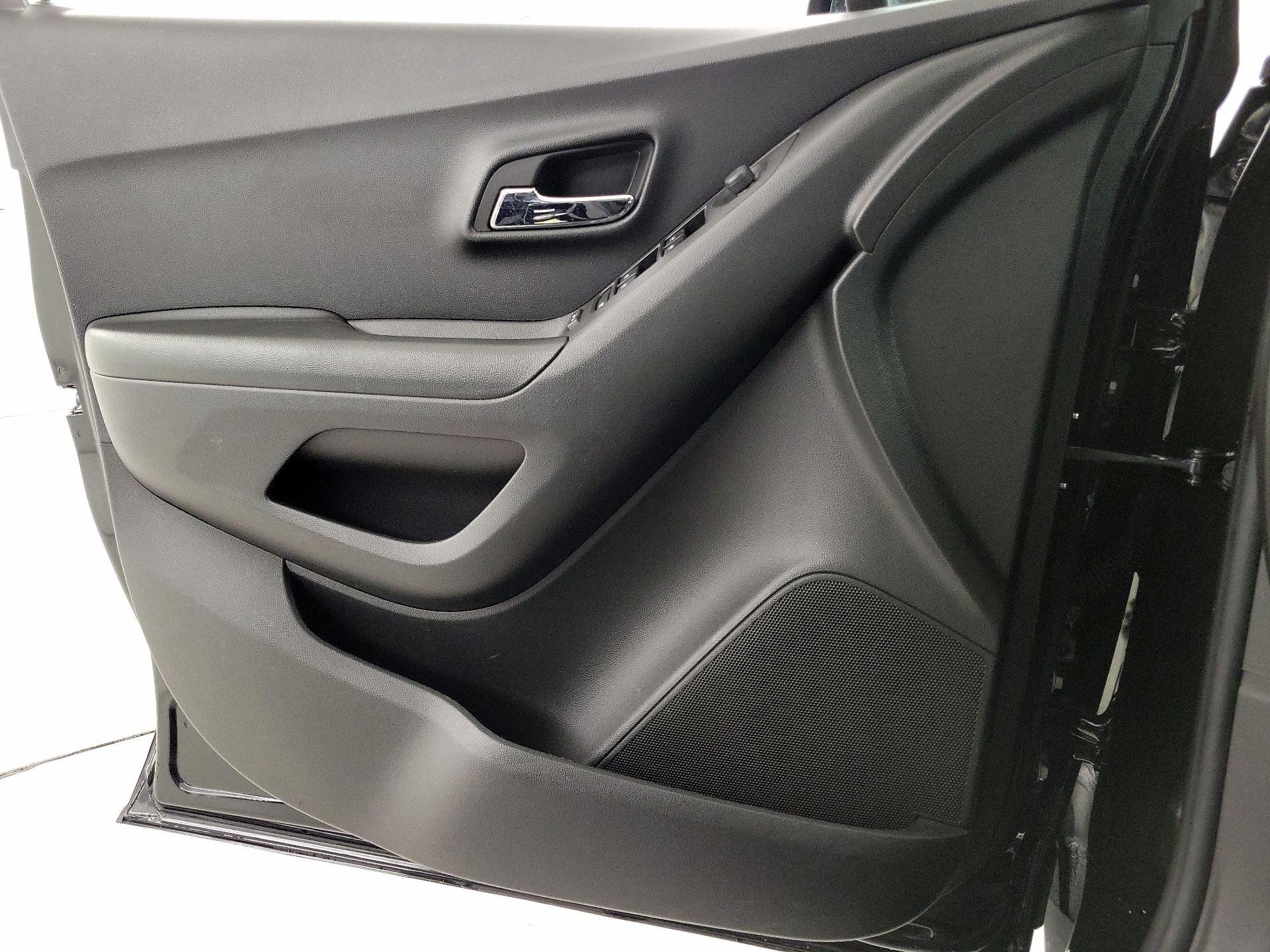 Thumbnail: 2022 Chevrolet Trax - 12