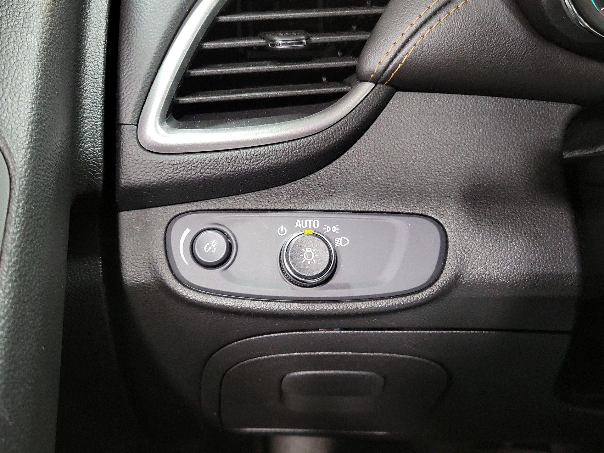 Thumbnail: 2022 Chevrolet Trax - 13