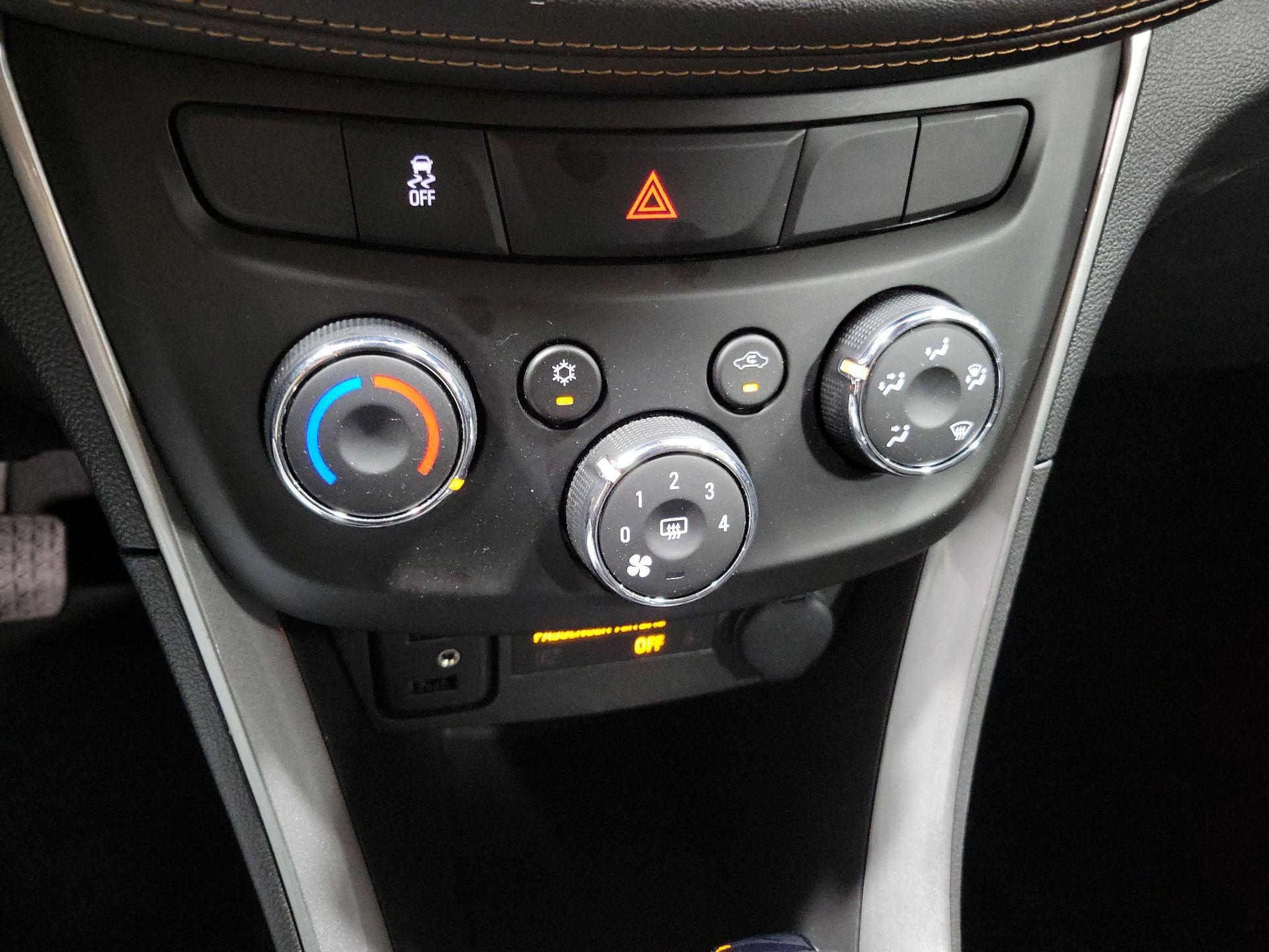 Thumbnail: 2022 Chevrolet Trax - 16