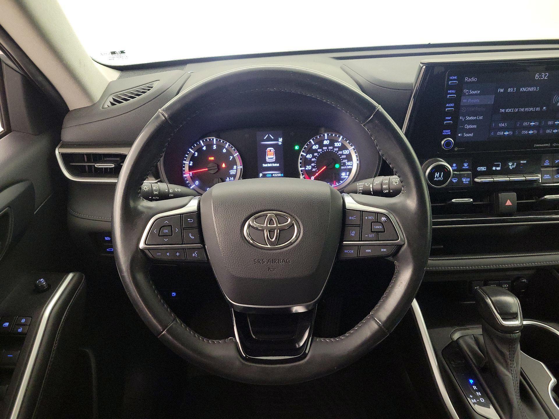 Thumbnail: 2021 Toyota Highlander - 10