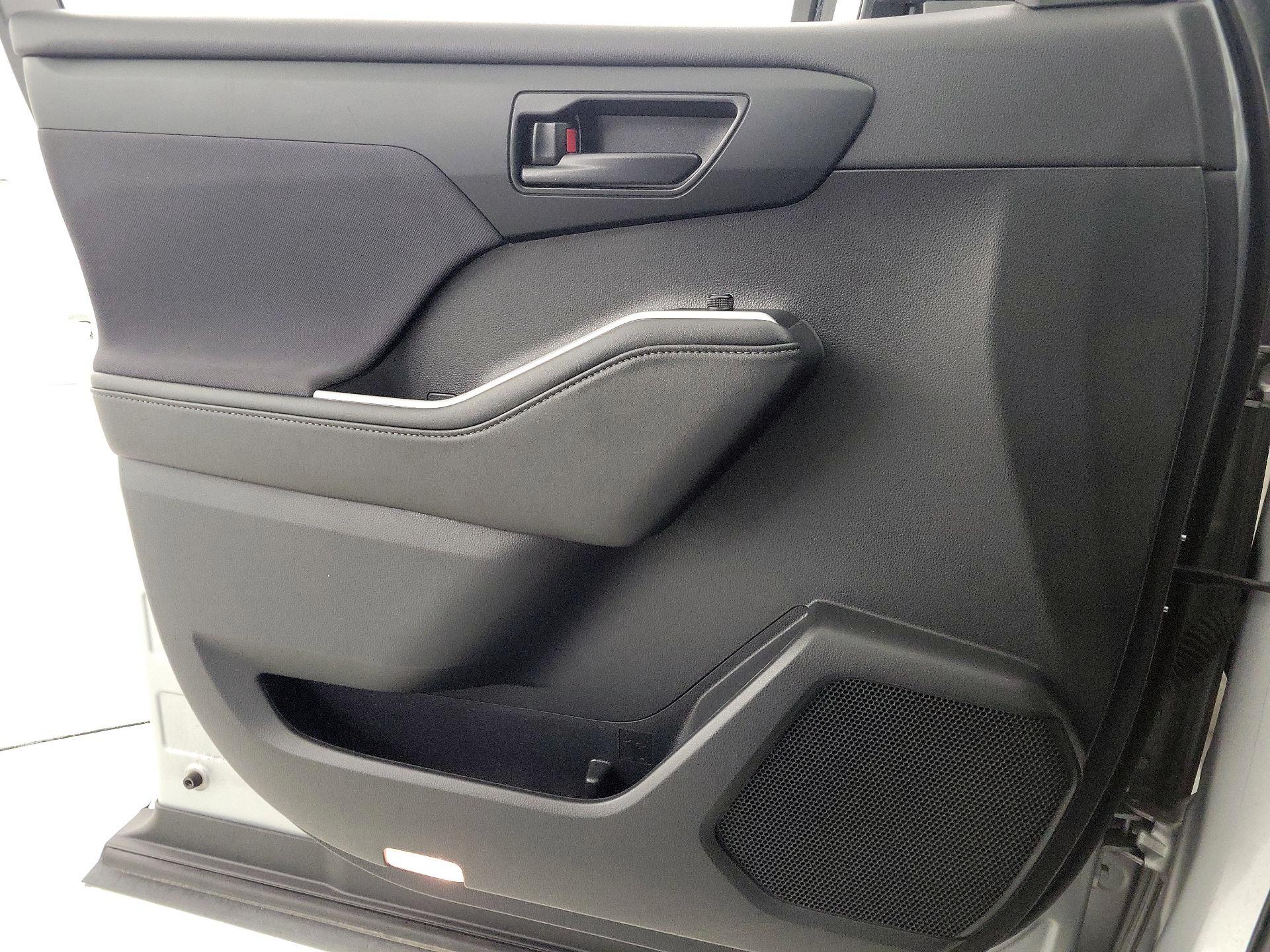 Thumbnail: 2021 Toyota Highlander - 12