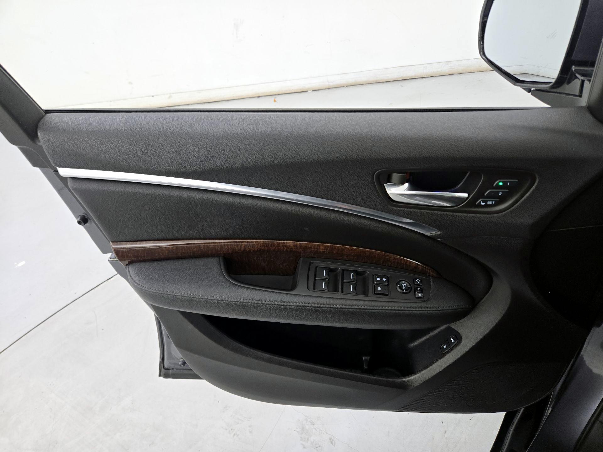 Thumbnail: 2017 Acura MDX - 12