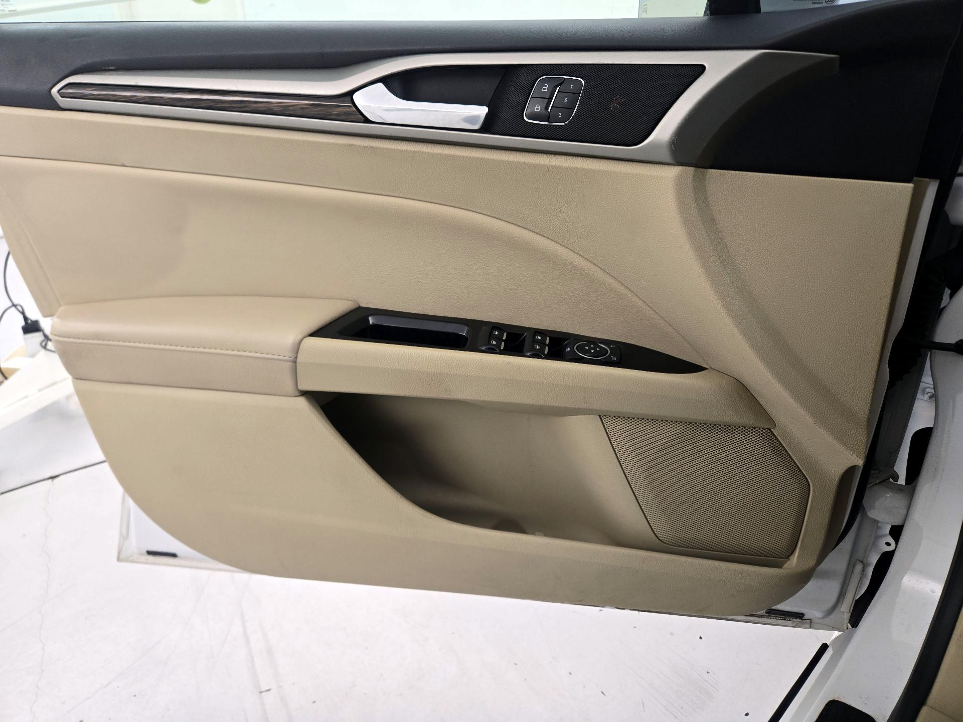 Thumbnail: 2015 Ford Fusion - 12