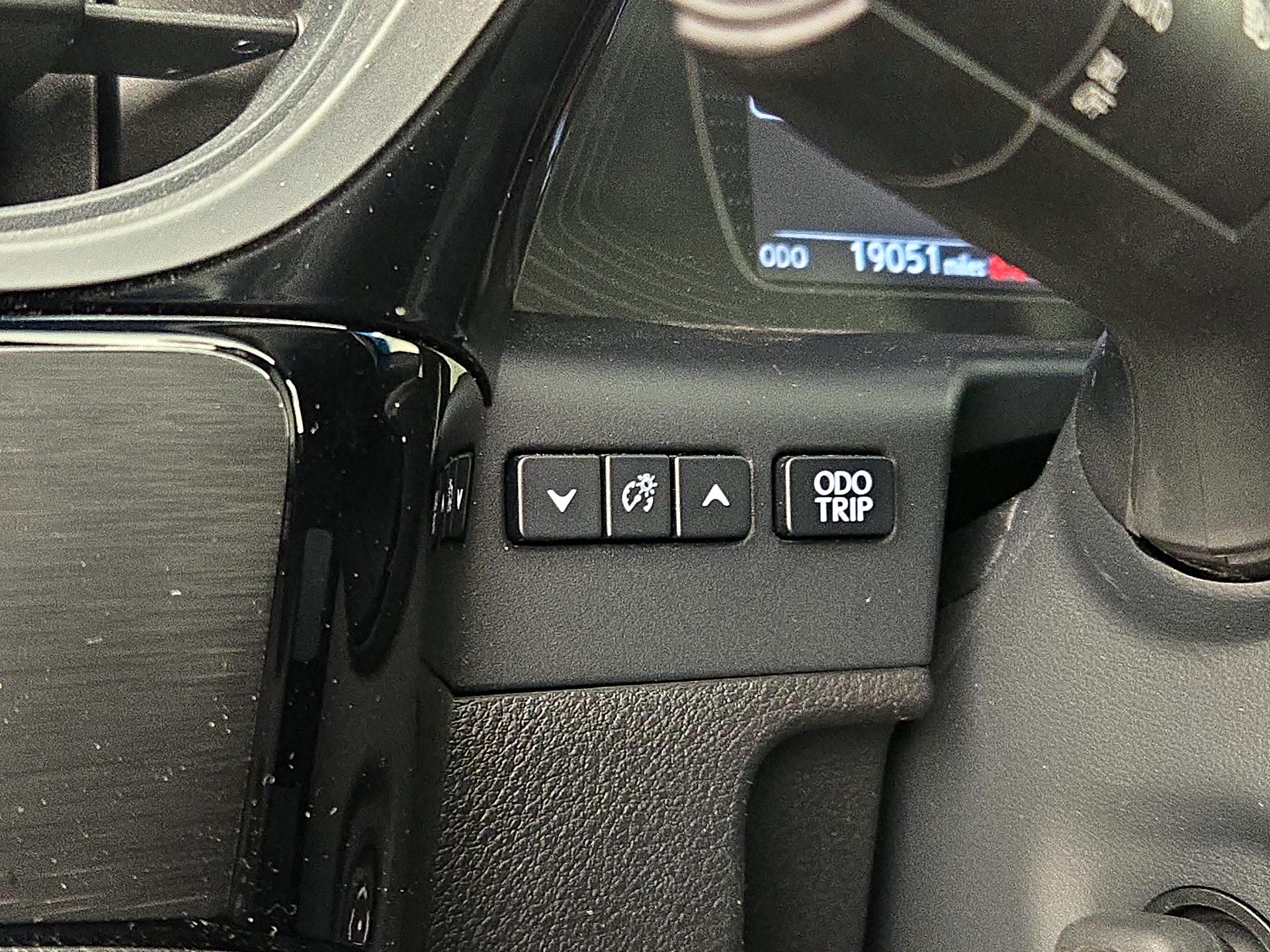 Thumbnail: 2025 Lexus ES - 13