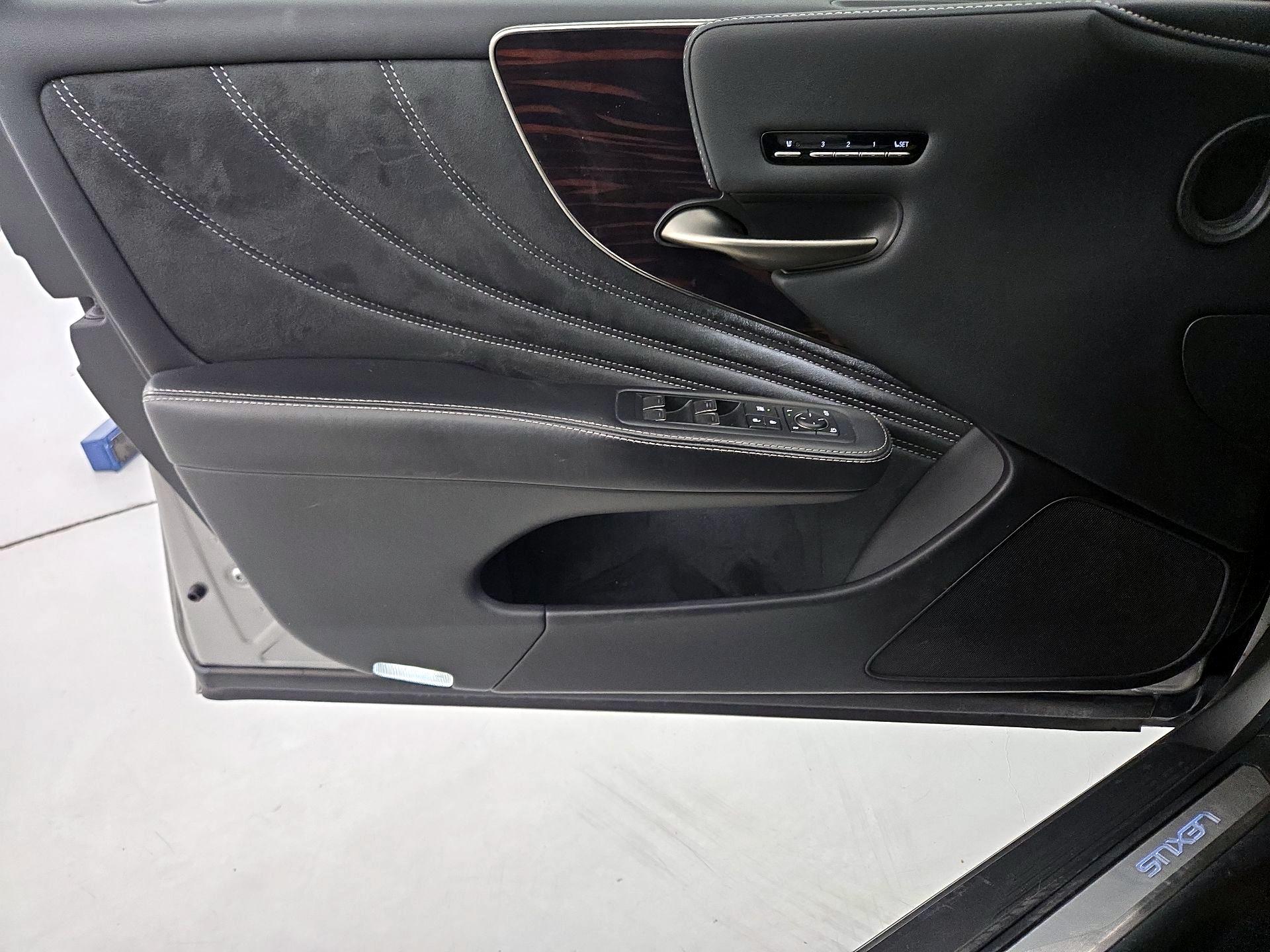 Thumbnail: 2020 Lexus LS - 12