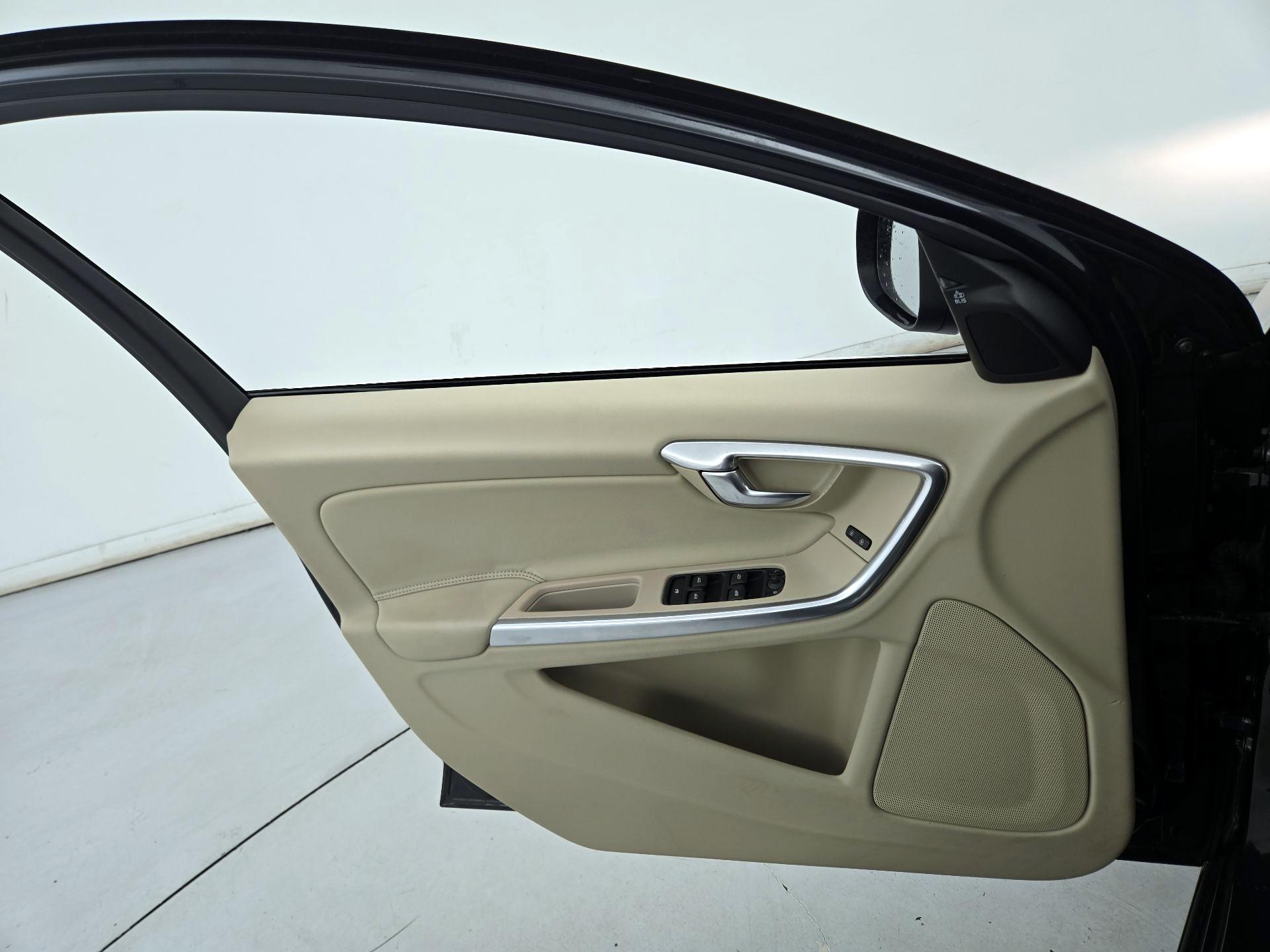 Thumbnail: 2015 Volvo S60 - 12