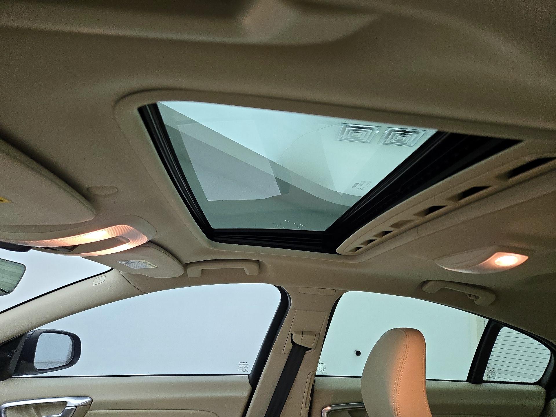 Thumbnail: 2015 Volvo S60 - 19