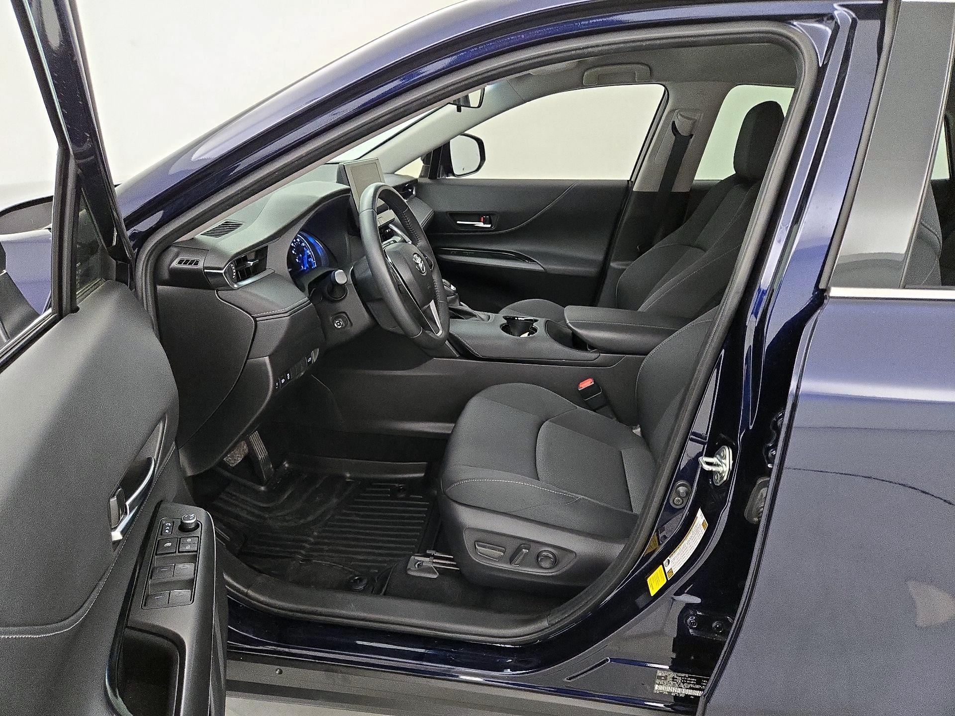 Thumbnail: 2023 Toyota Venza - 11