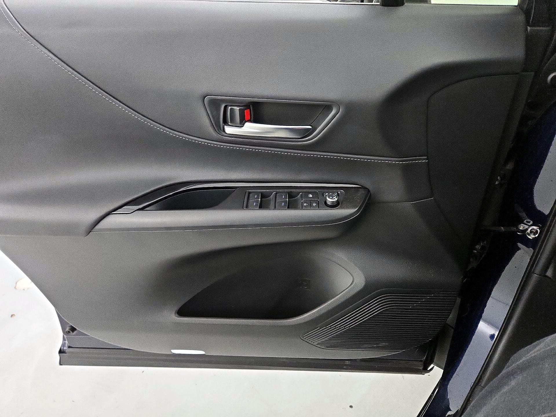 Thumbnail: 2023 Toyota Venza - 12