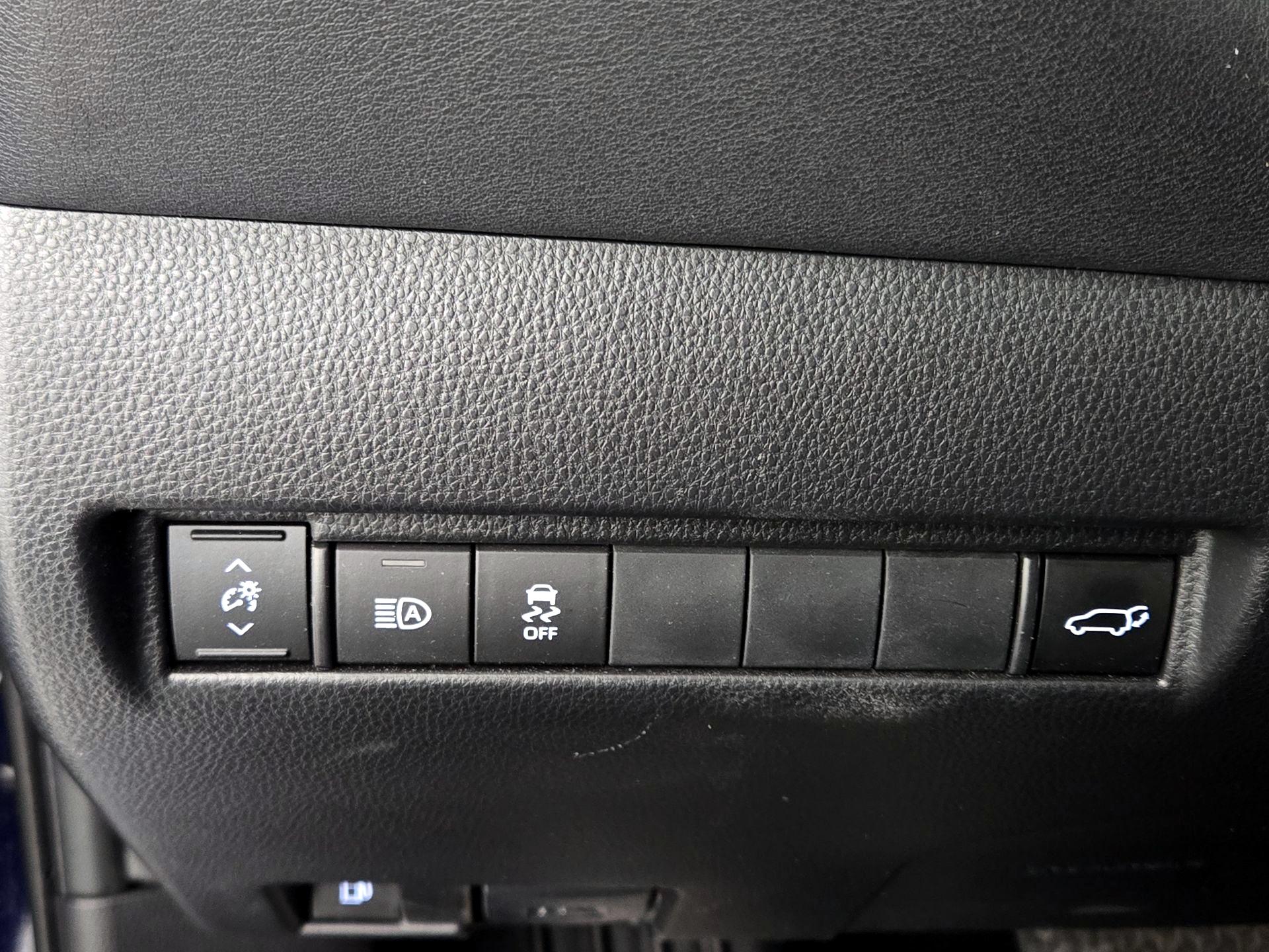 Thumbnail: 2023 Toyota Venza - 13