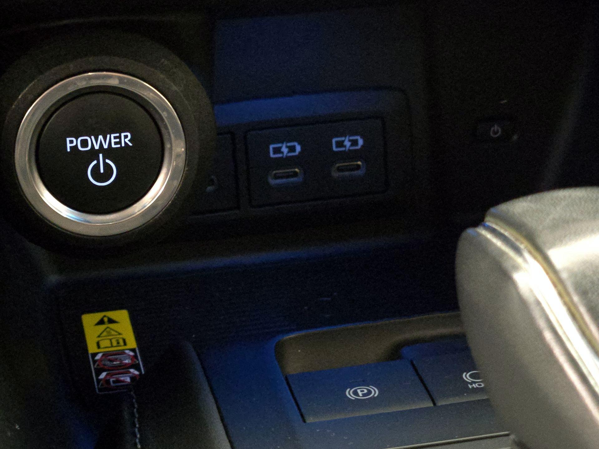 Thumbnail: 2023 Toyota Venza - 18