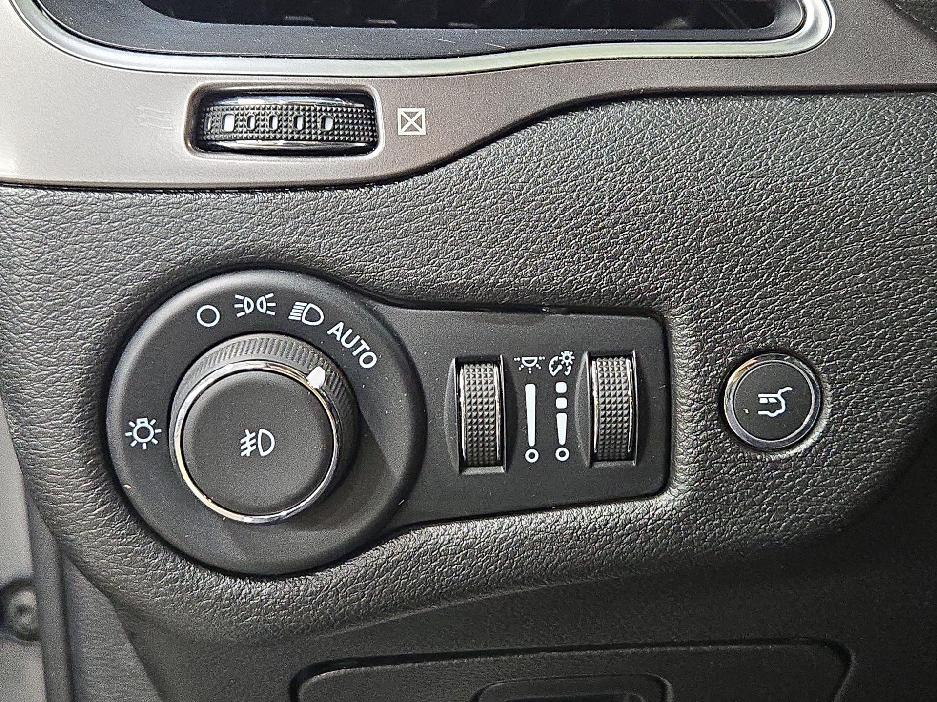 Thumbnail: 2022 Jeep Cherokee - 13