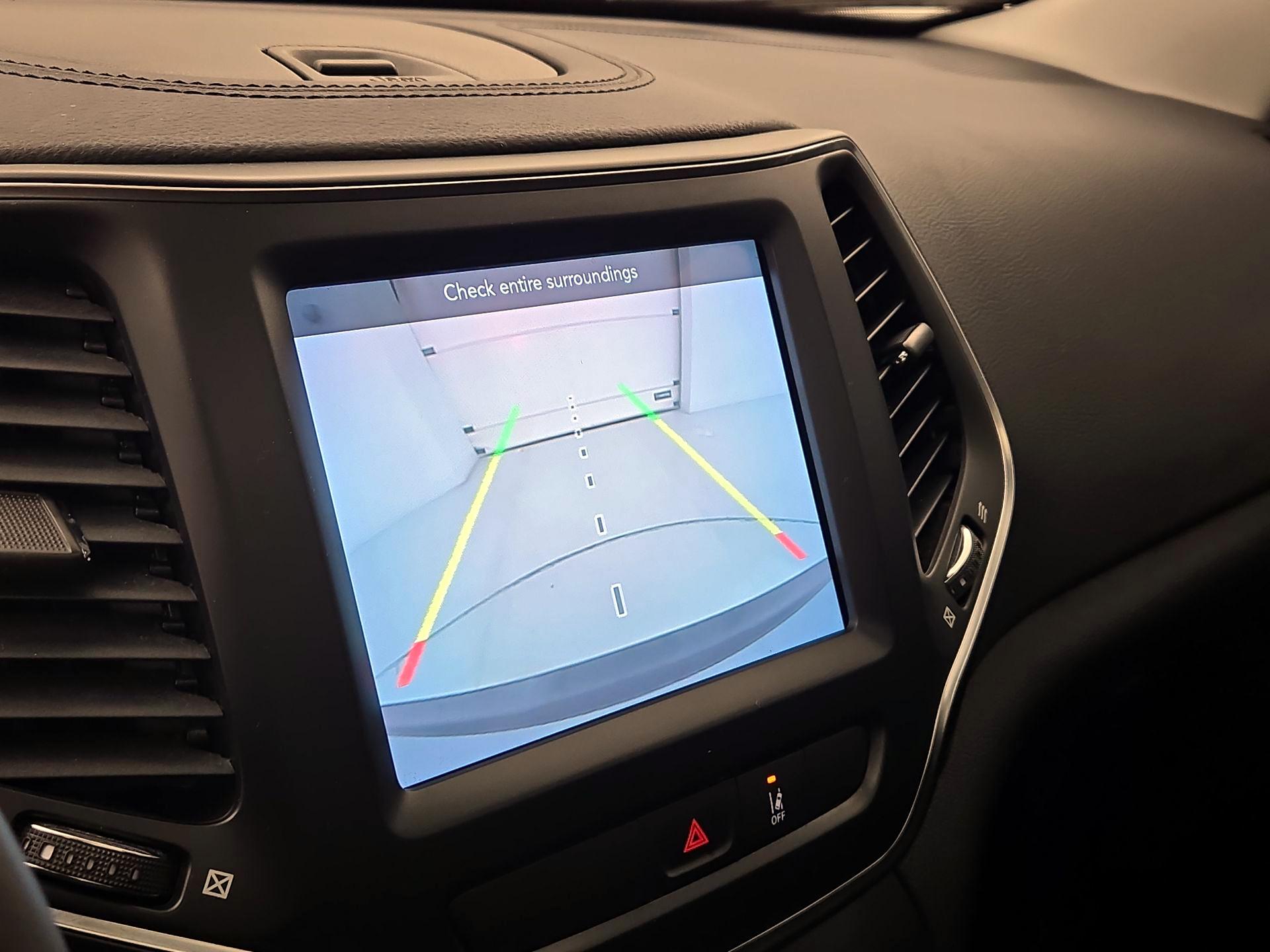 Thumbnail: 2022 Jeep Cherokee - 14