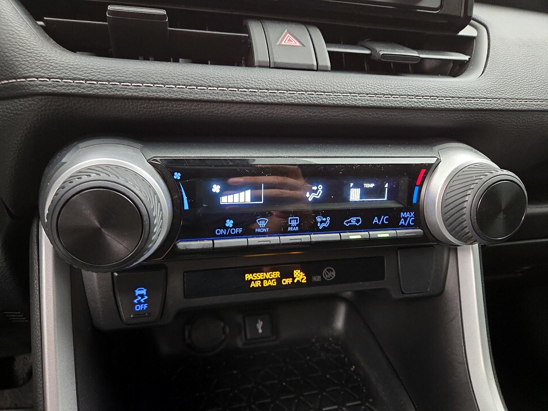 Thumbnail: 2022 Toyota RAV4 - 16