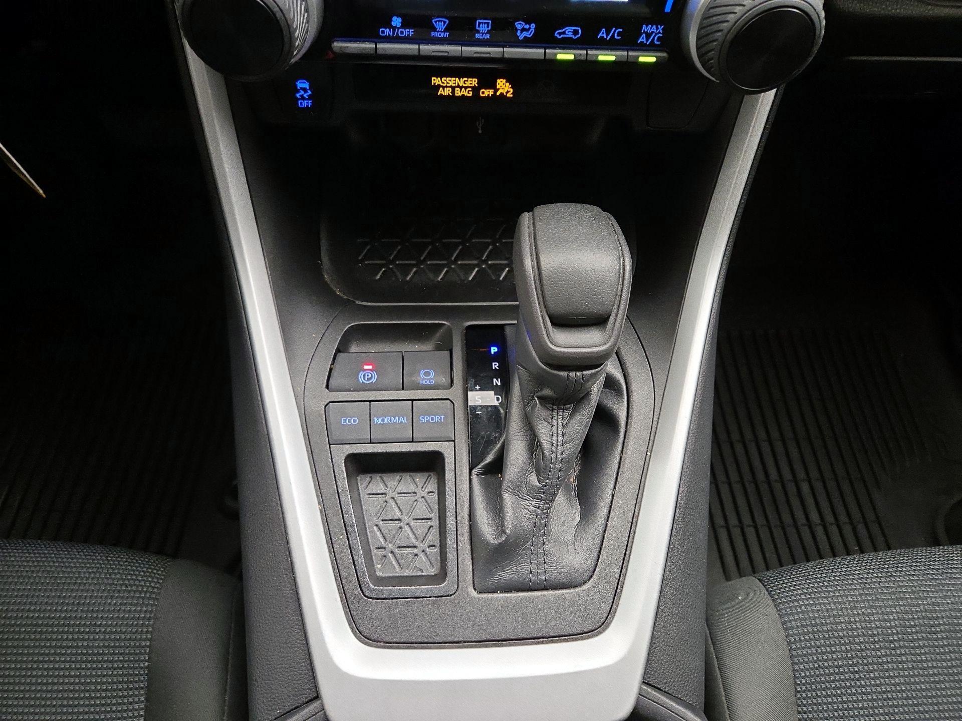 Thumbnail: 2022 Toyota RAV4 - 17