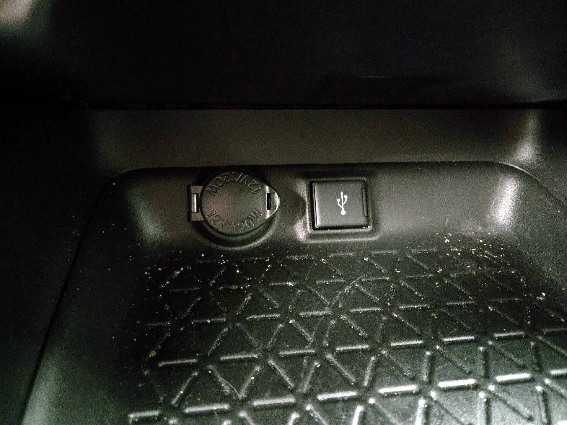 Thumbnail: 2022 Toyota RAV4 - 18