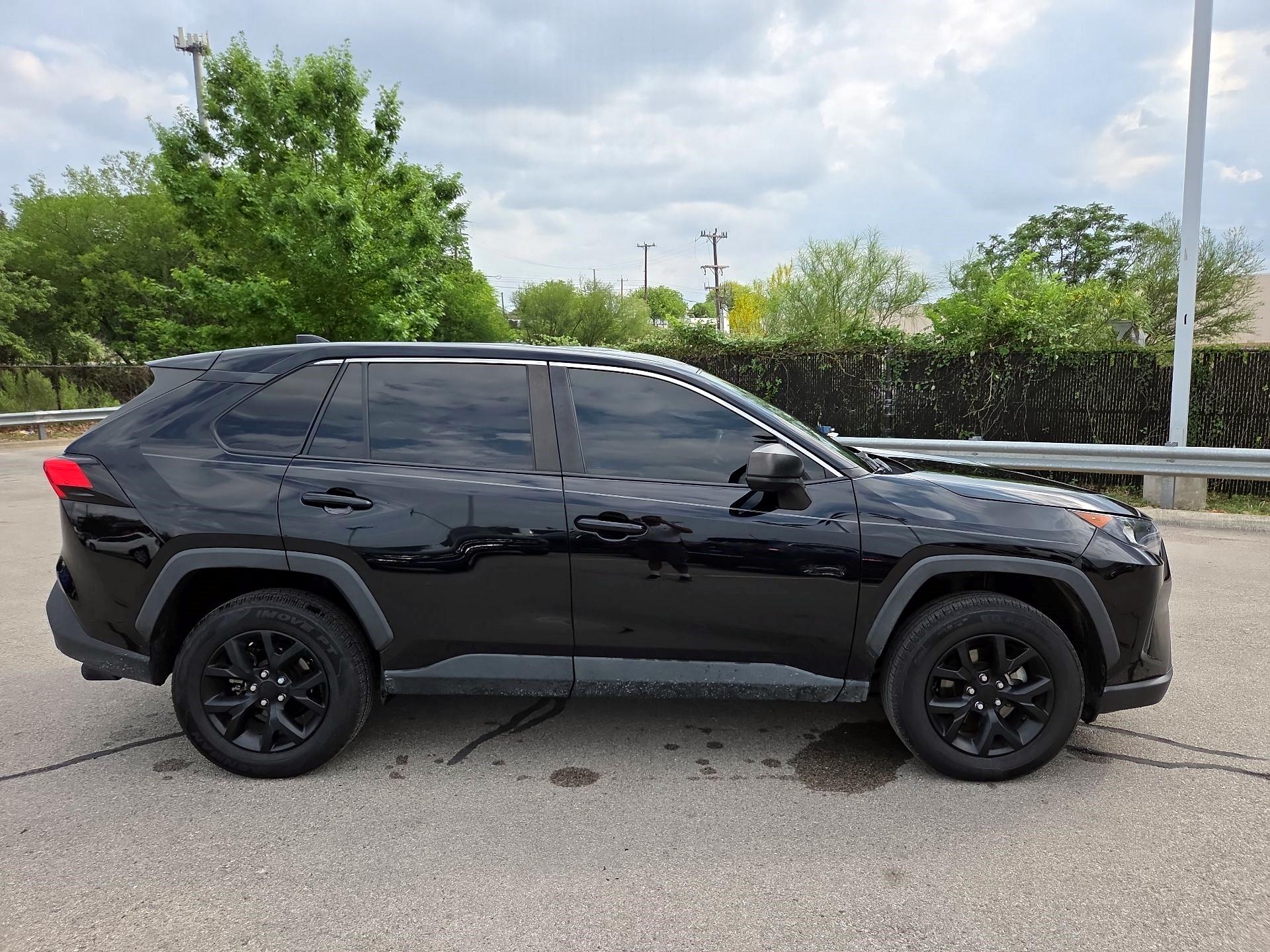 Thumbnail: 2022 Toyota RAV4 - 4