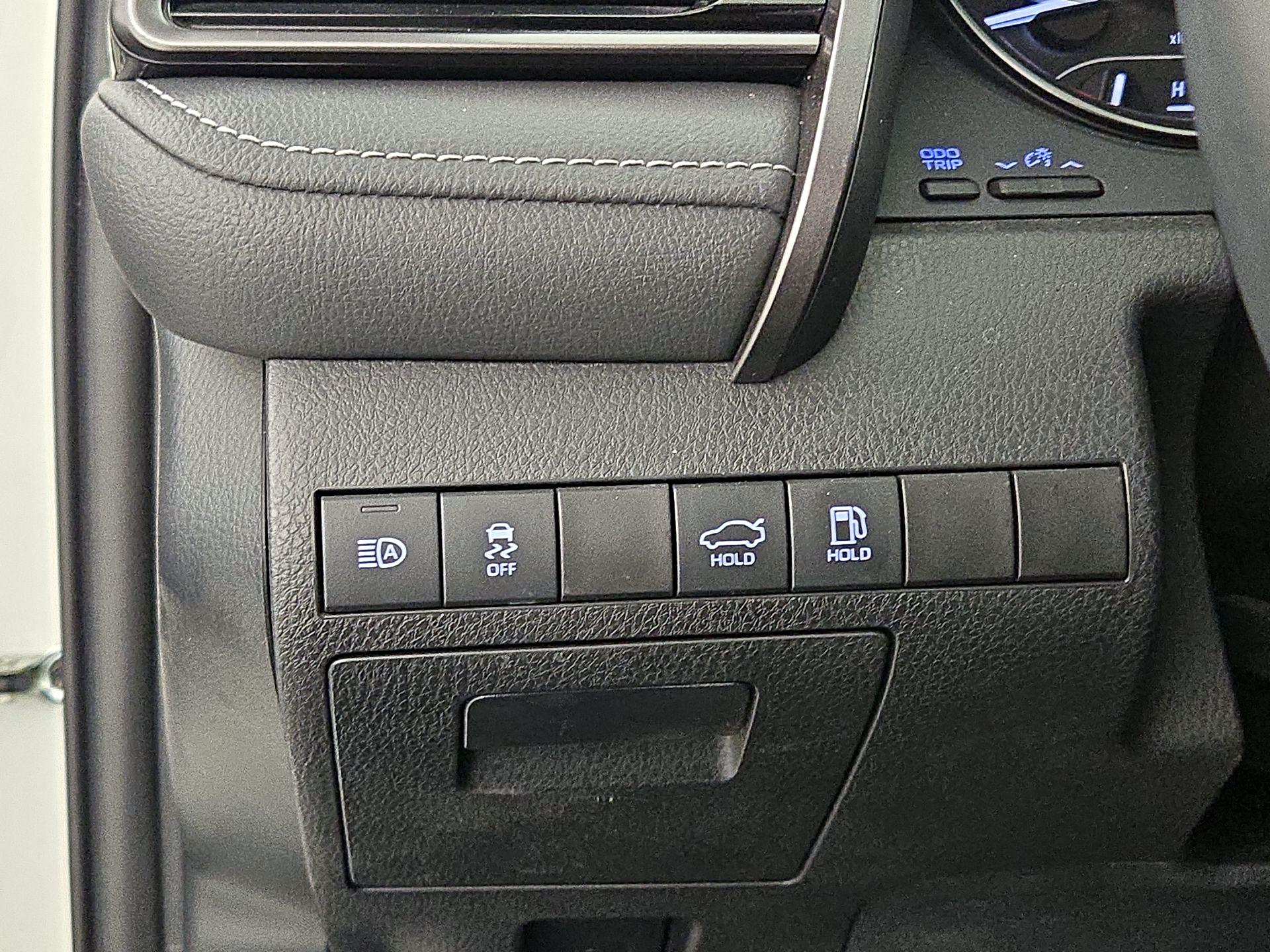 Thumbnail: 2022 Toyota Camry - 13