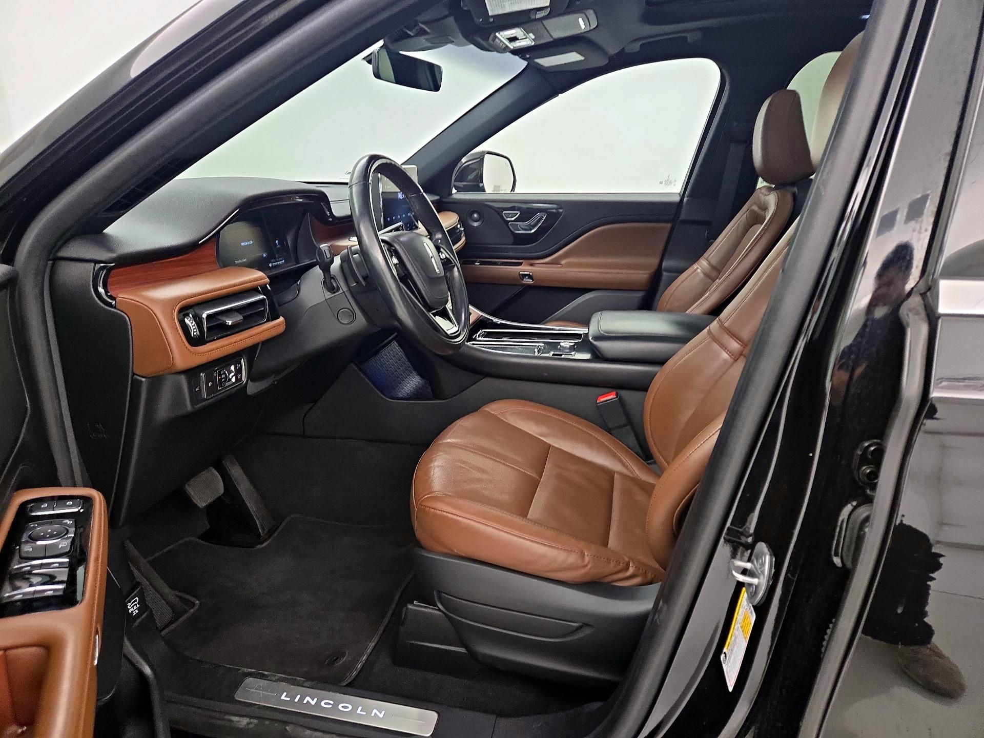 Thumbnail: 2023 Lincoln Aviator - 11