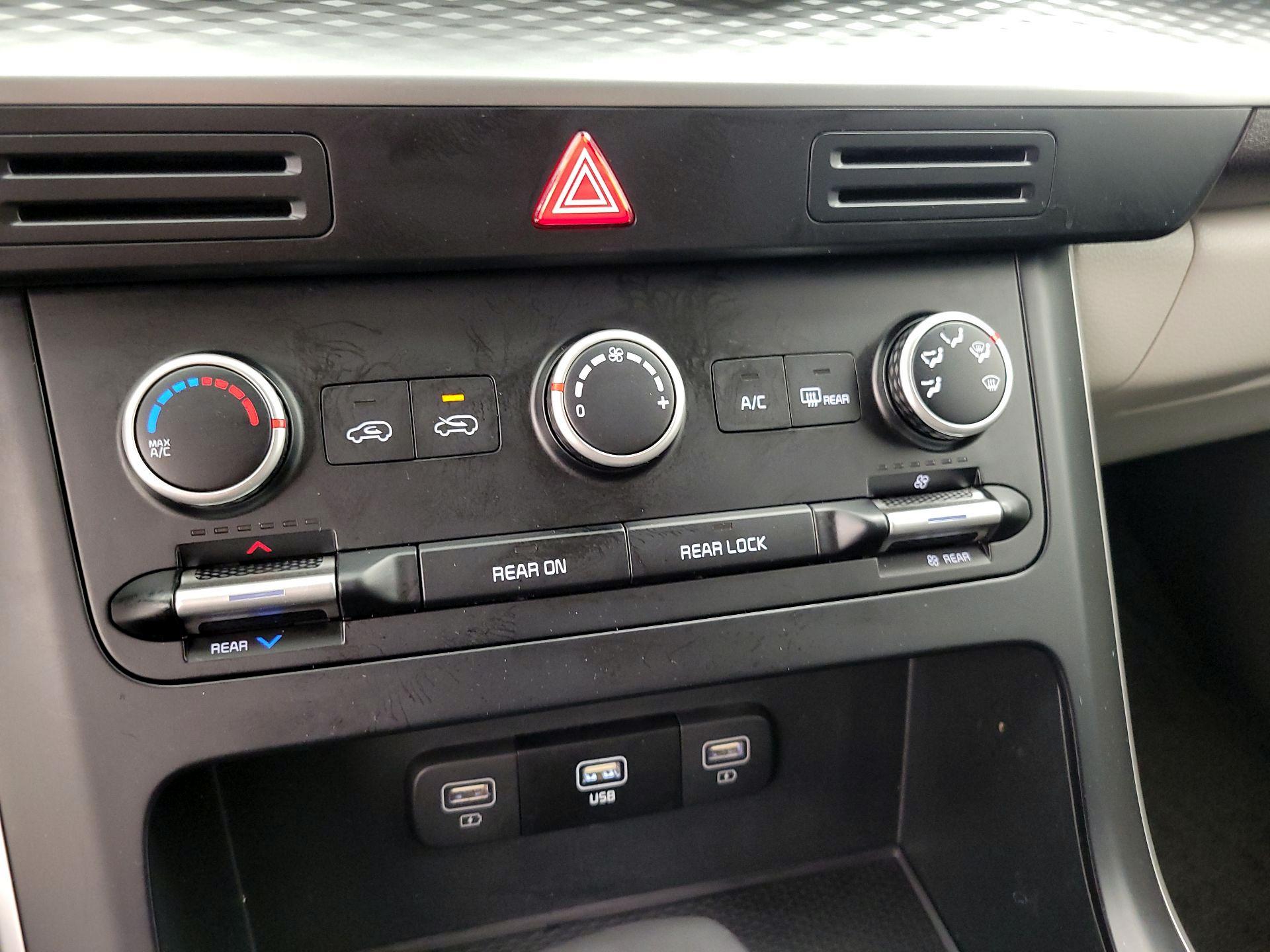 Thumbnail: 2024 Kia Carnival - 16