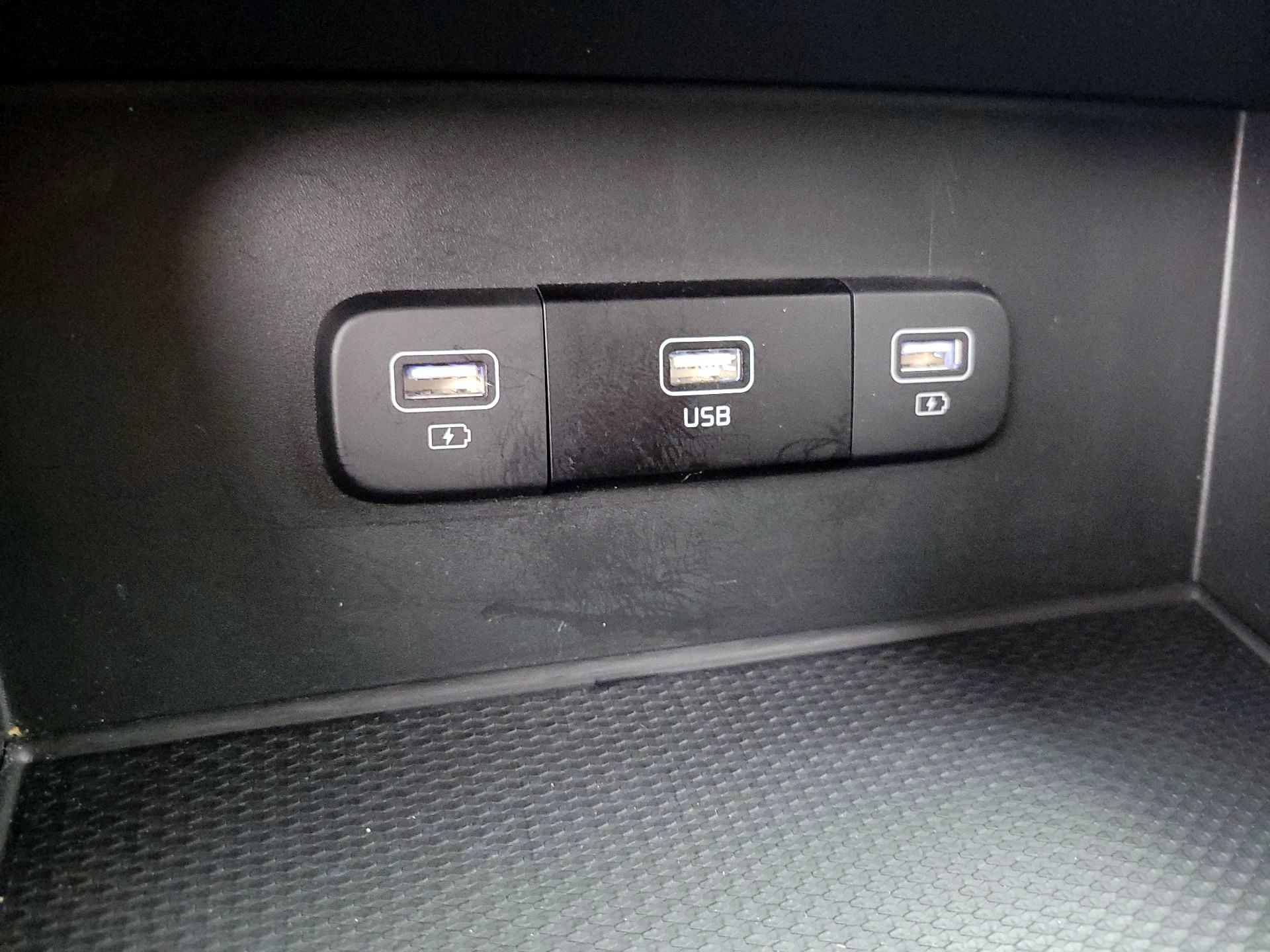 Thumbnail: 2024 Kia Carnival - 17