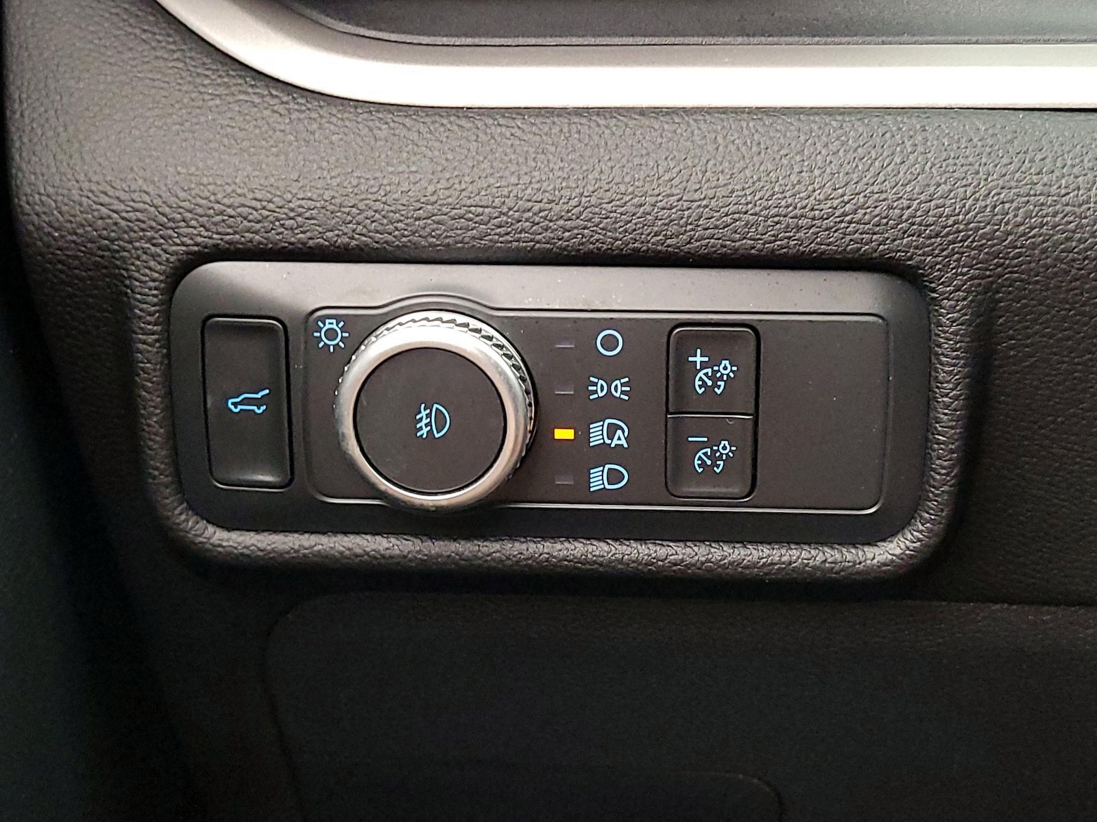 2022 Ford Explorer XLT - Photo 14