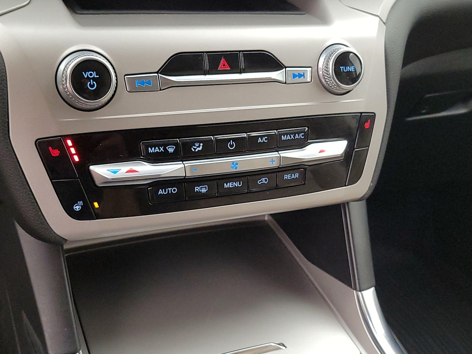 2022 Ford Explorer XLT - Photo 18