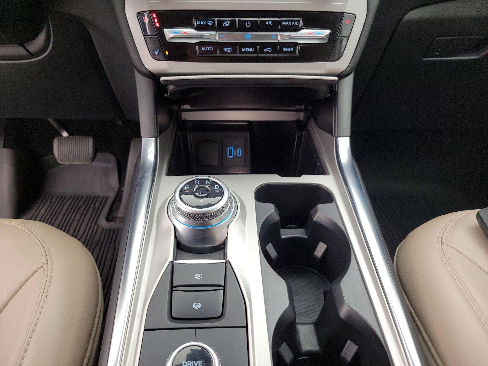 2022 Ford Explorer XLT - Photo 19