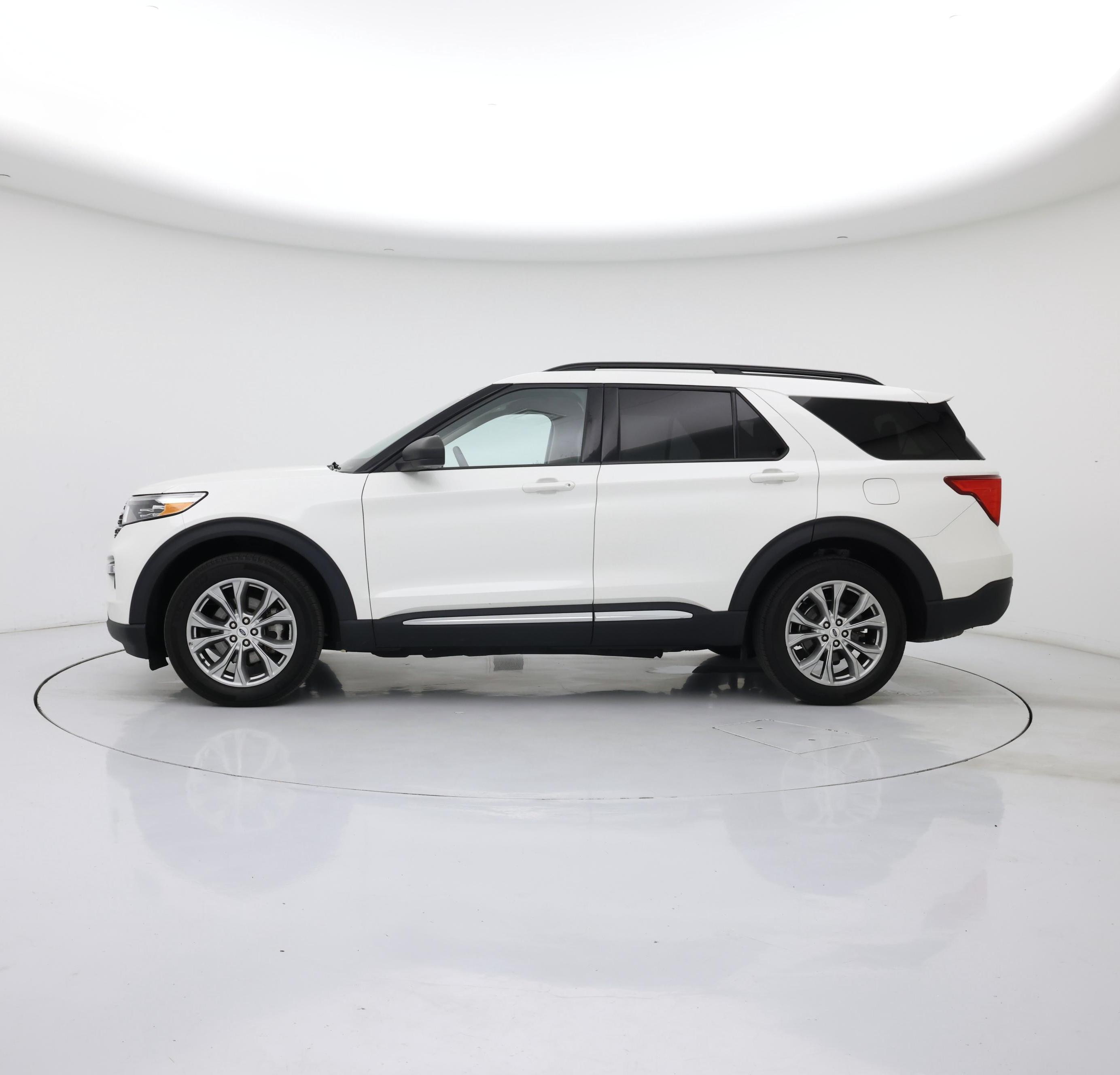 Thumbnail: 2022 Ford Explorer - 3