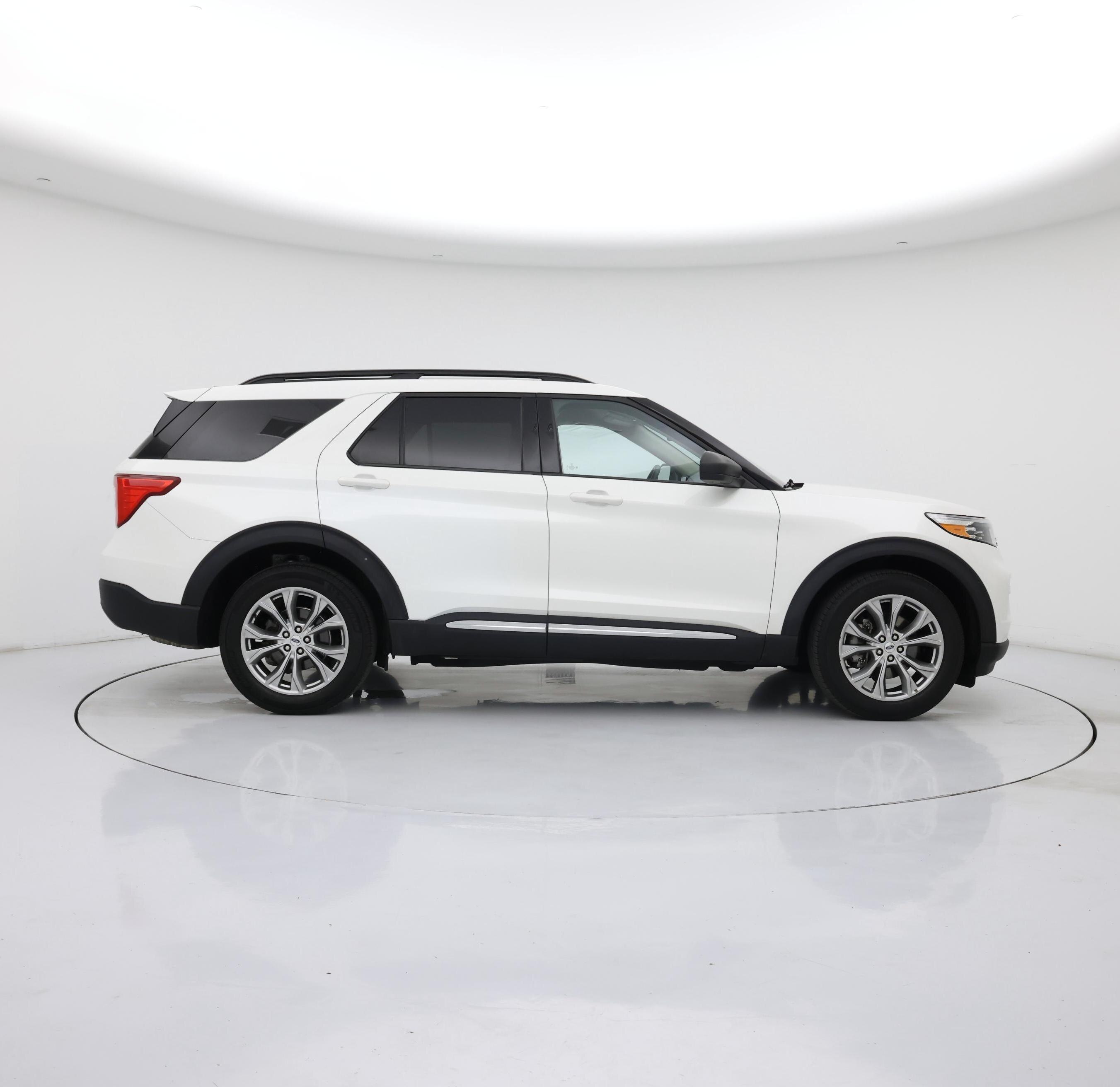 Thumbnail: 2022 Ford Explorer - 7