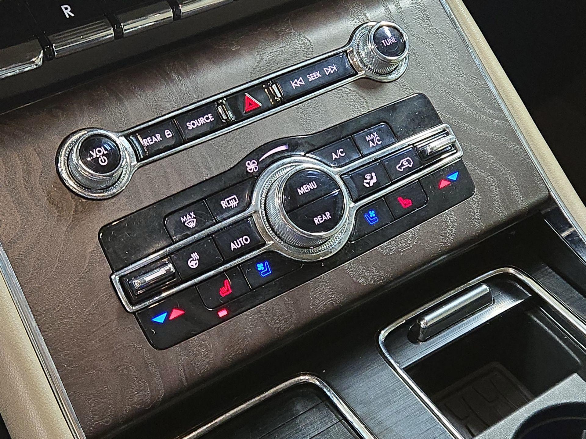 Thumbnail: 2022 Lincoln Aviator - 17