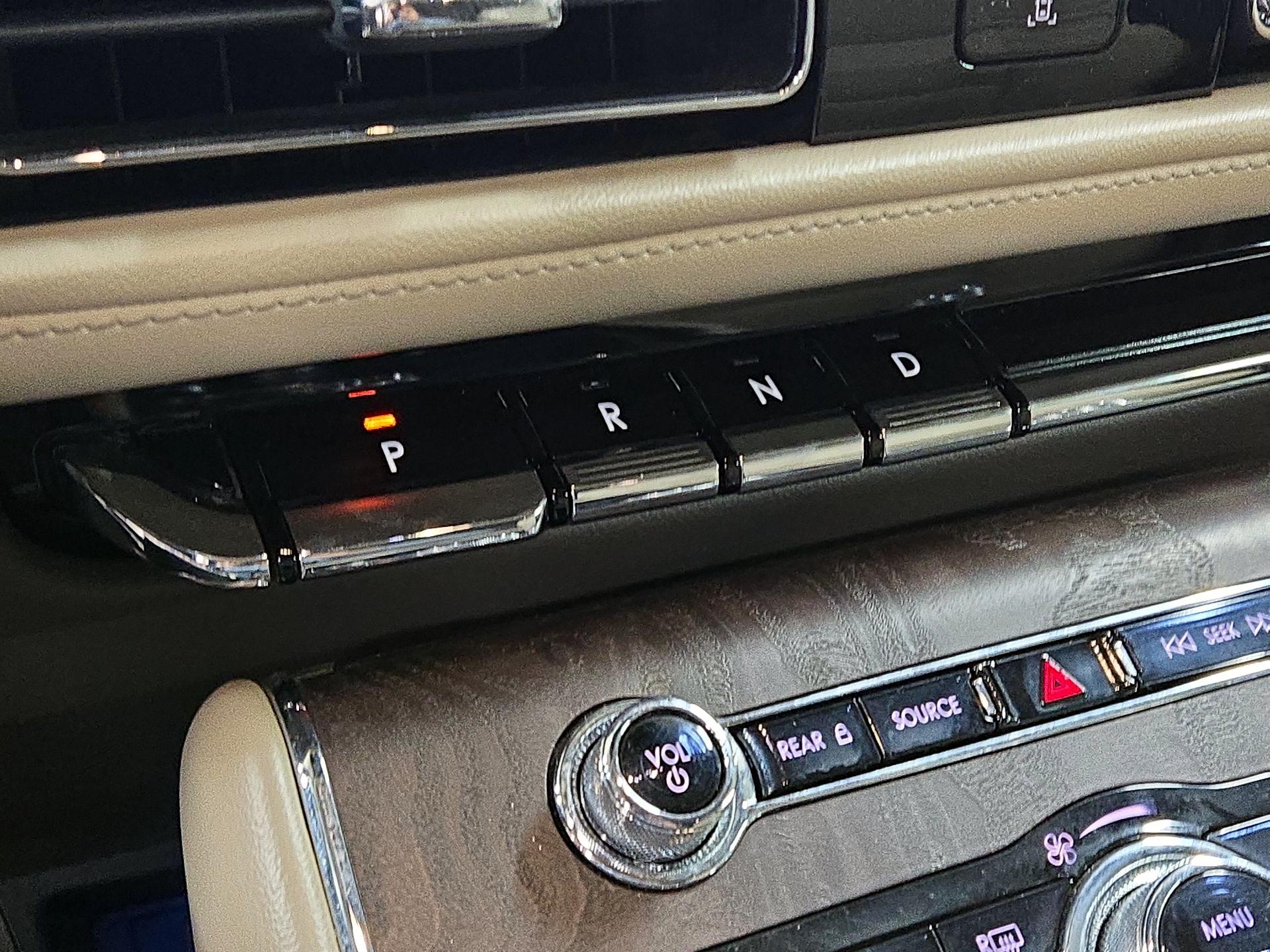 Thumbnail: 2022 Lincoln Aviator - 18