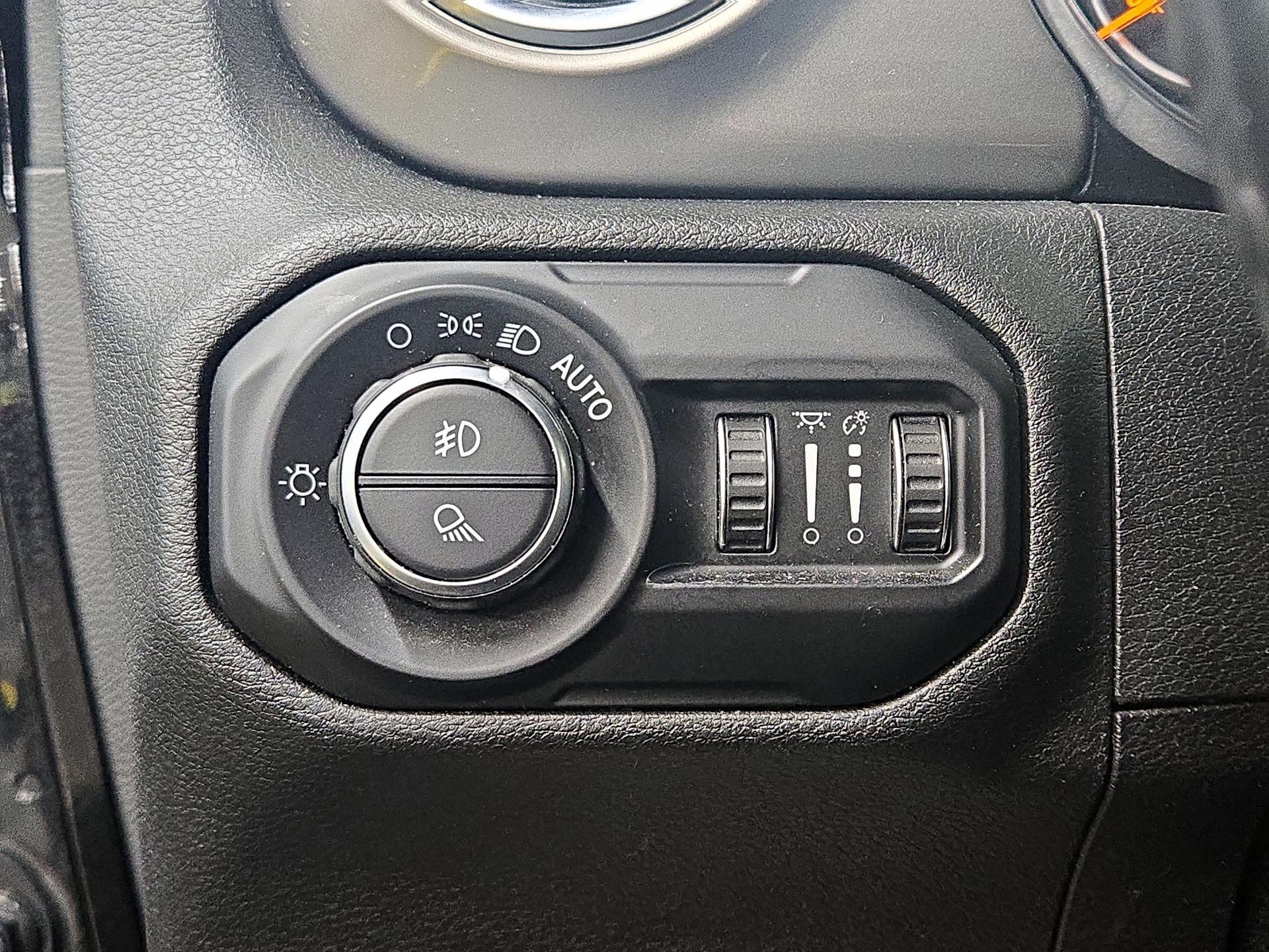 Thumbnail: 2021 Jeep Gladiator - 13