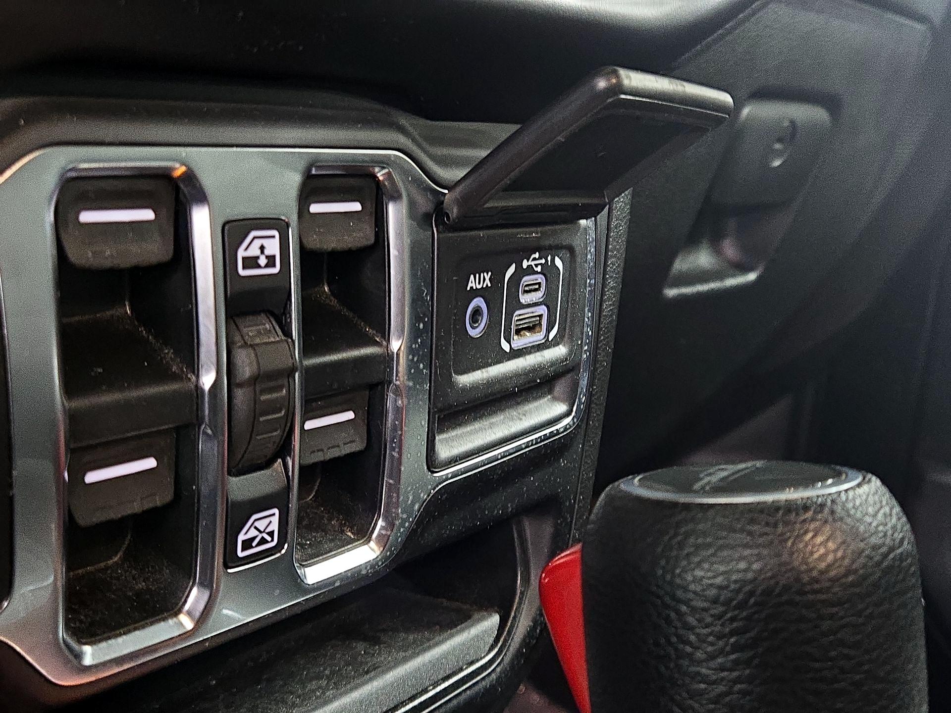 Thumbnail: 2021 Jeep Gladiator - 18